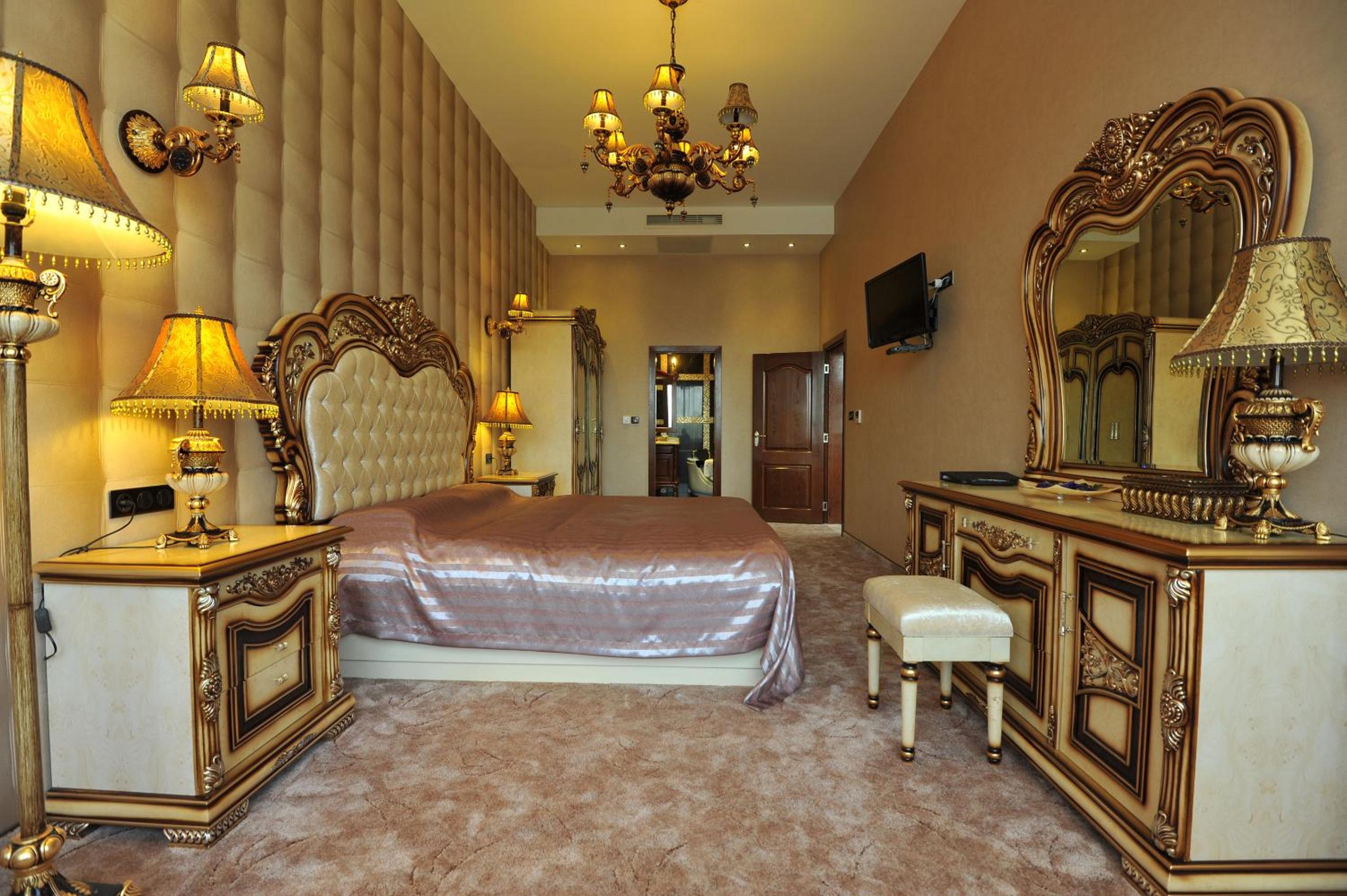 Deluxe One-Bedroom Suite photo 2