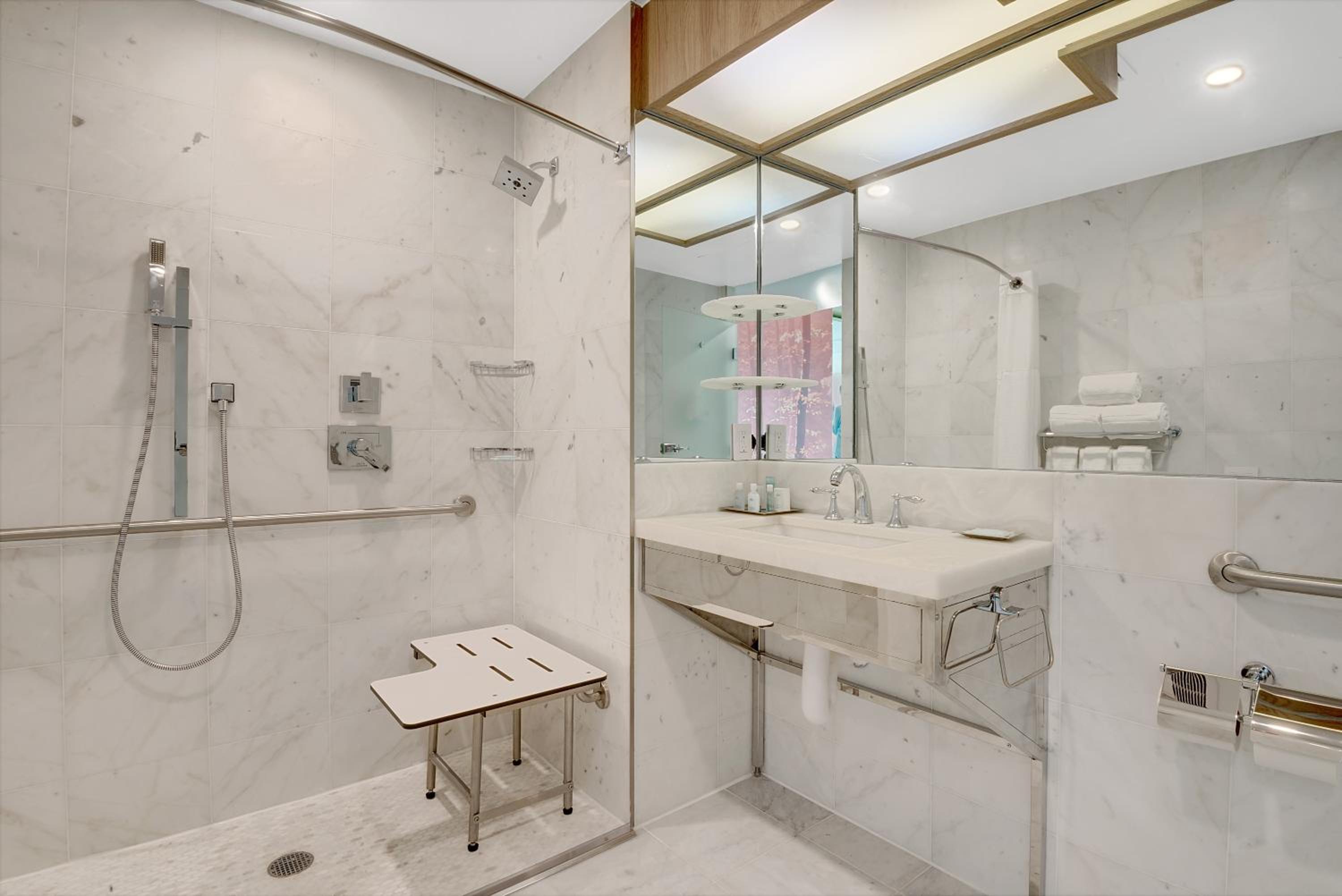 Premium King Room with Roll-in Shower - Mobility/Hearing Accessible - Non-Smoking photo 2