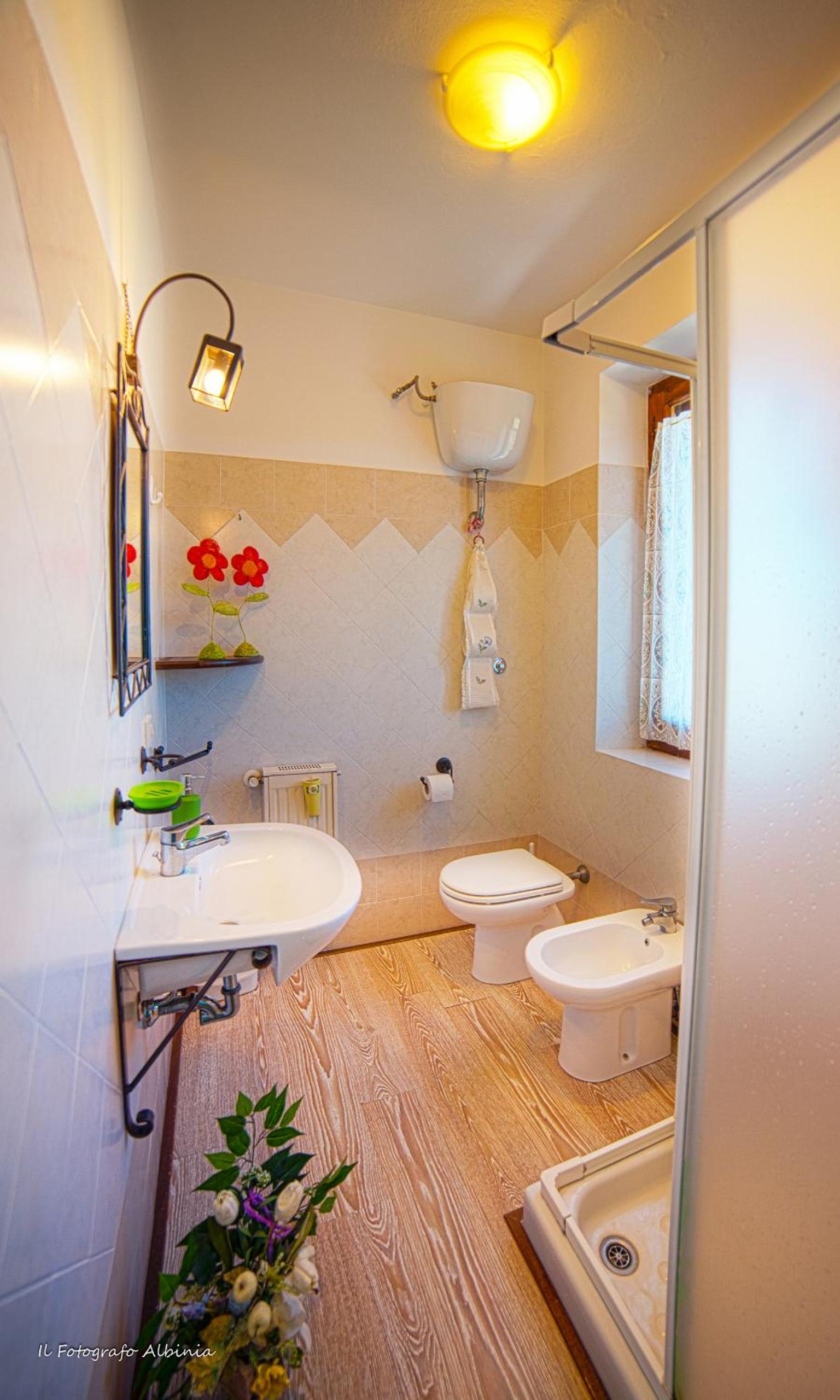 Double Room - Photo 16