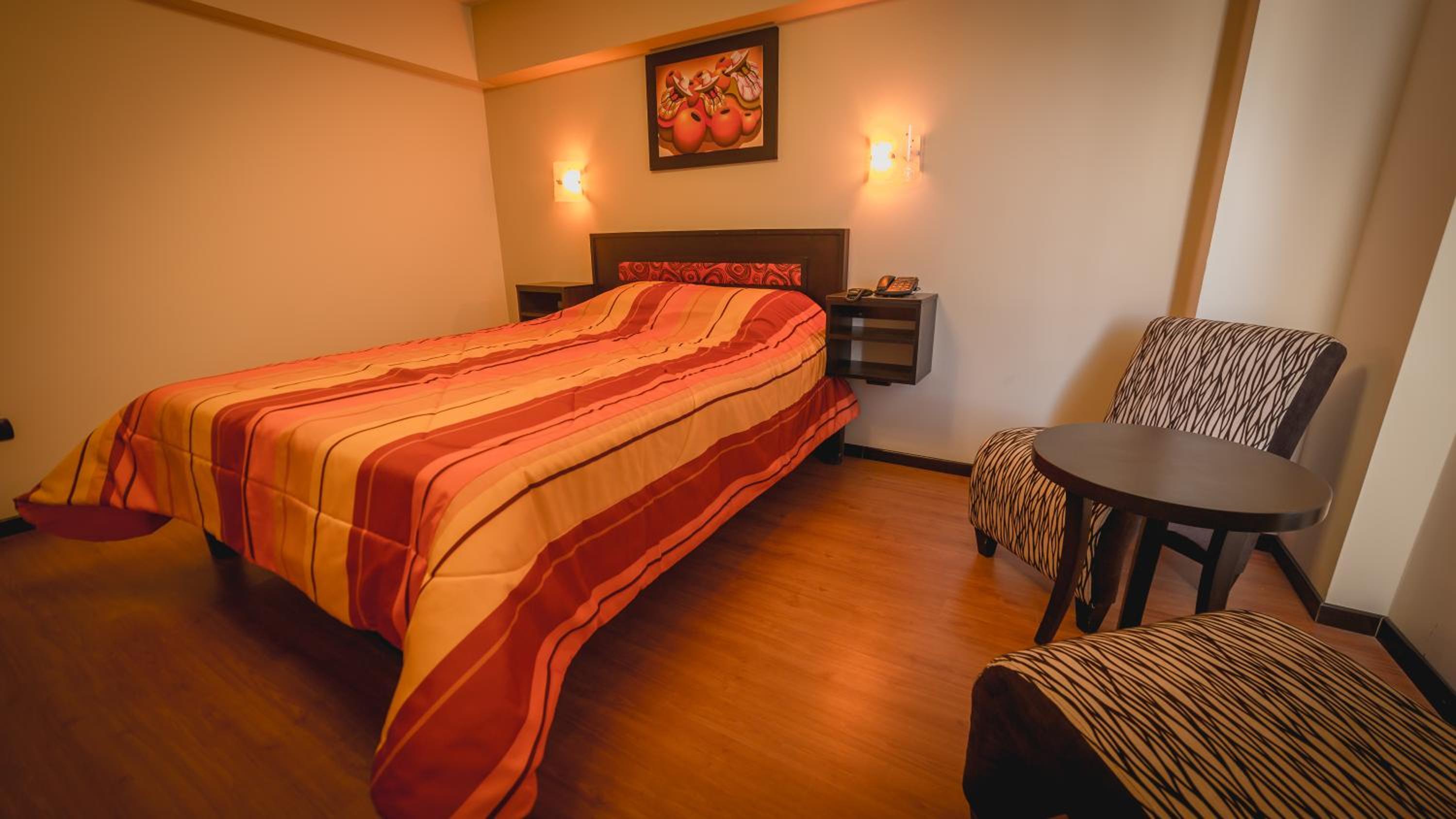 Queen Room photo 1