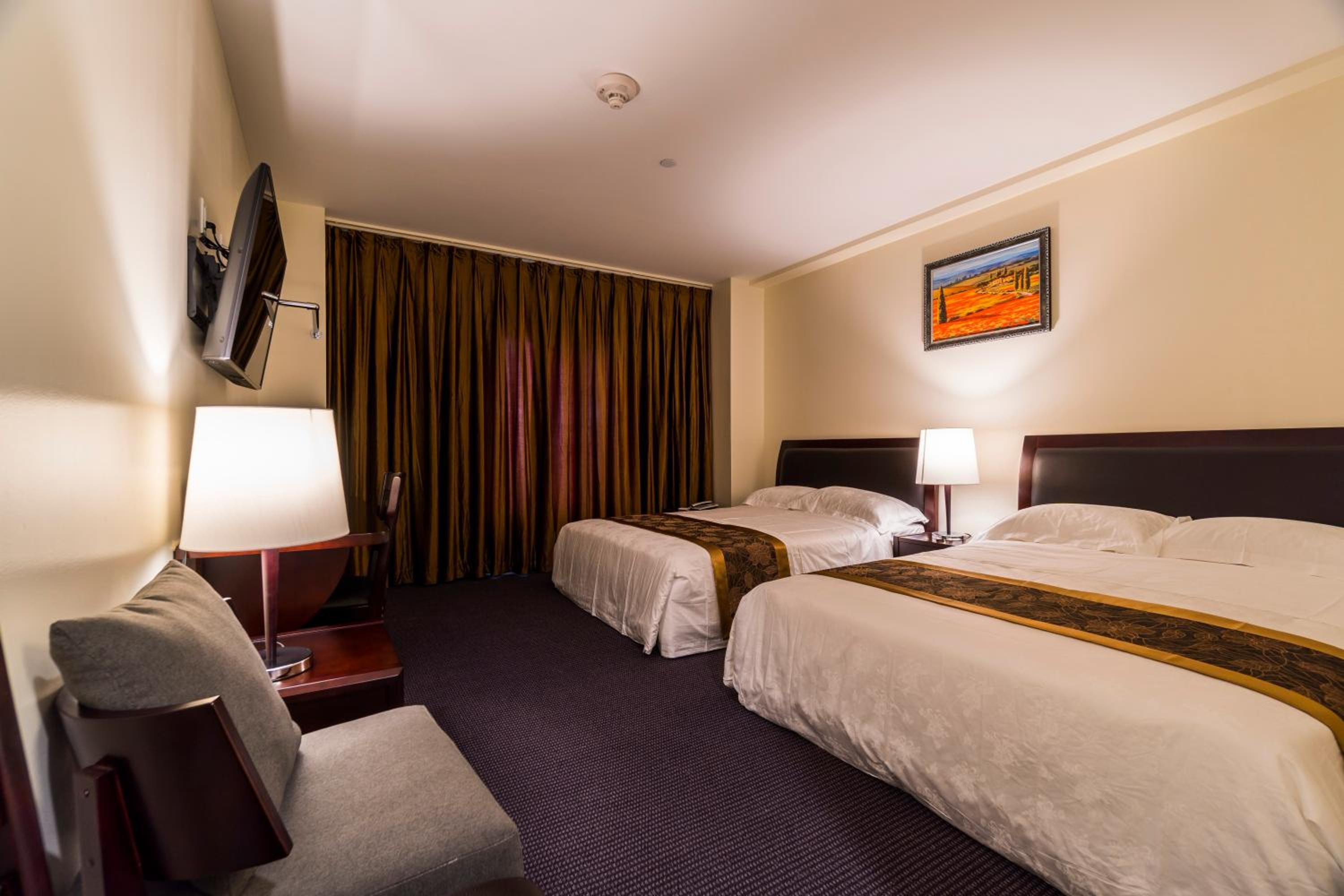 Standard Queen Room photo 3