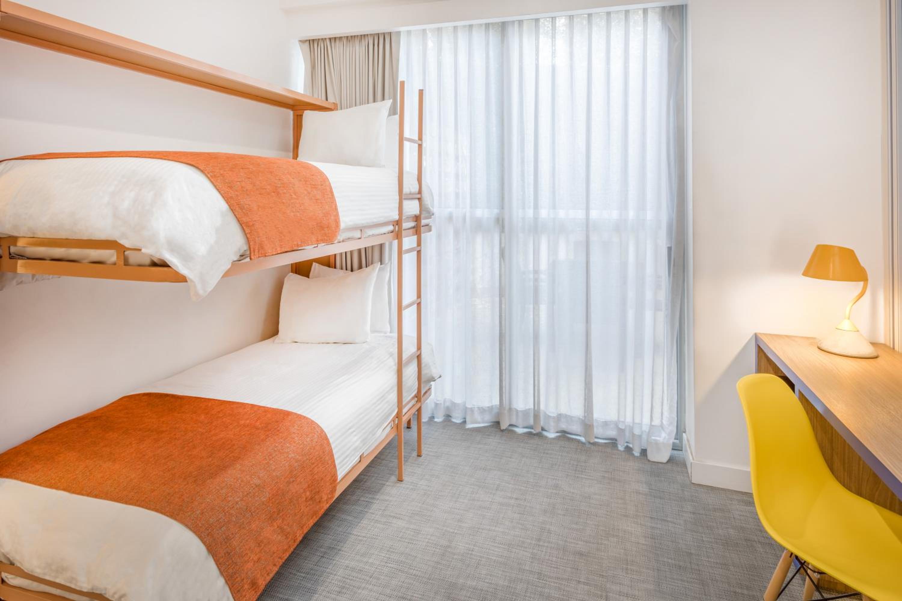 1 Queen Bed and 2 Twin Beds, Family Room, Non-Smoking photo 3