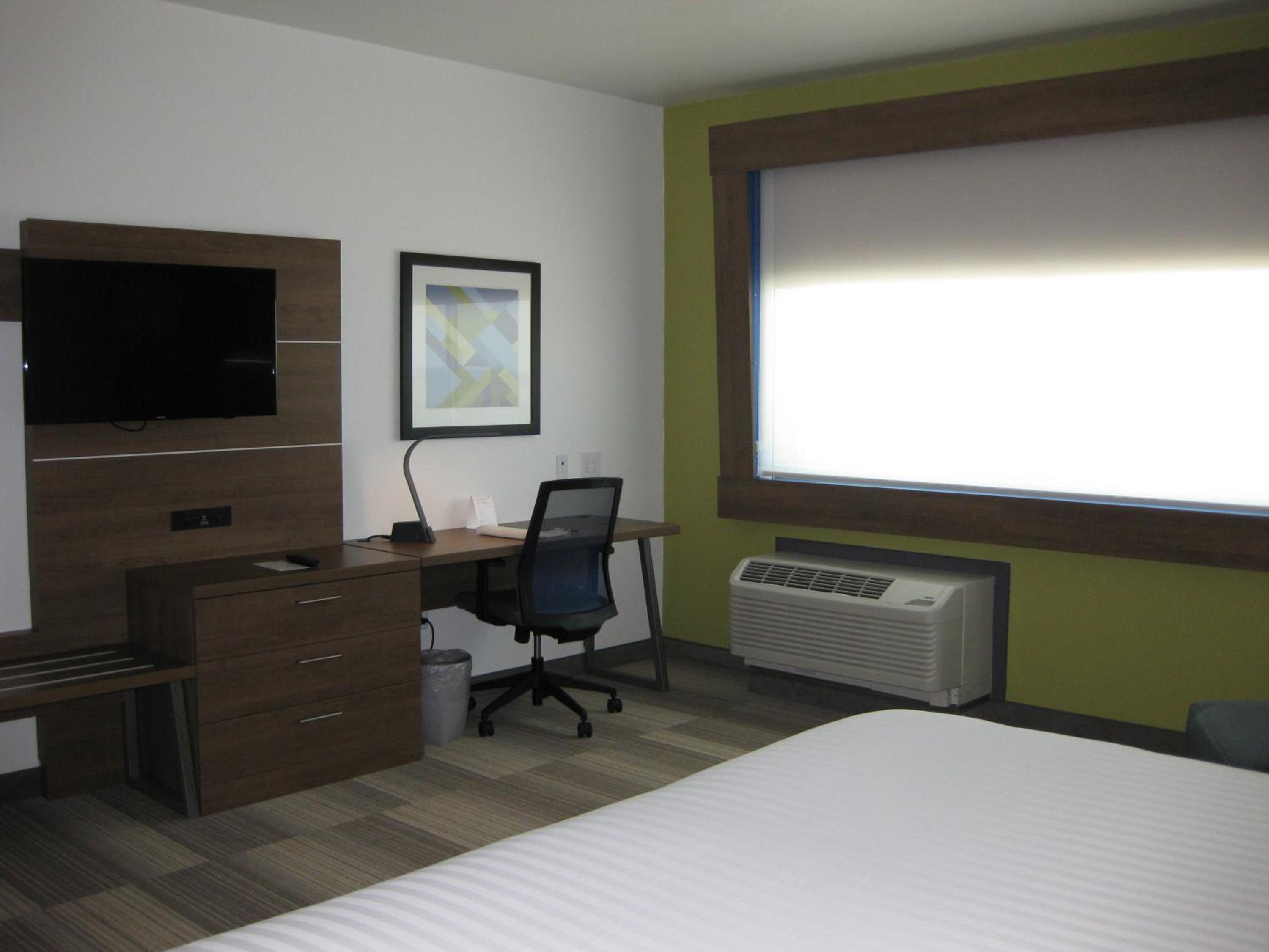 King Suite with Accessible Tub - Disability Access photo 2