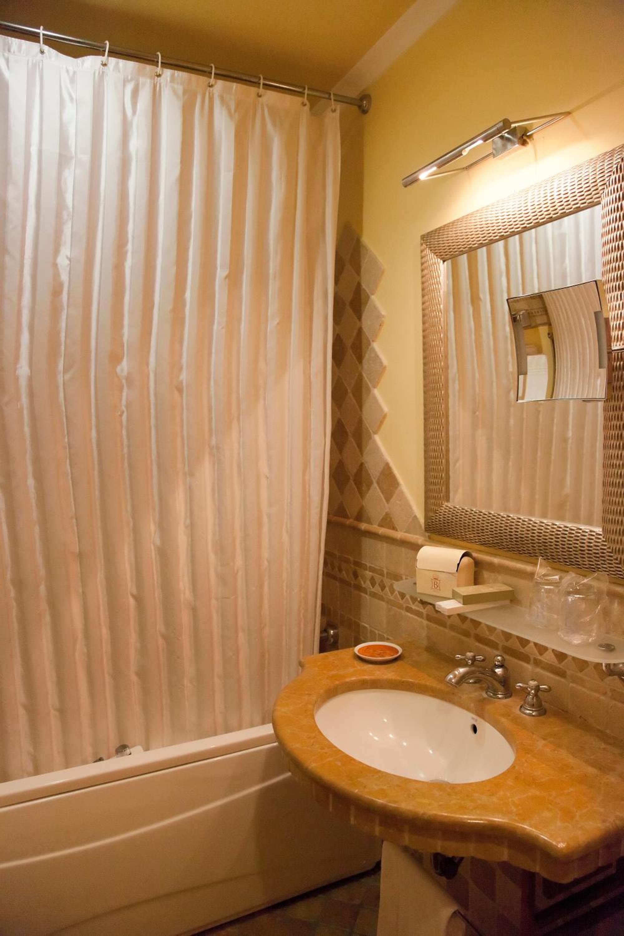 Superior Double or Twin Room - Photo 5