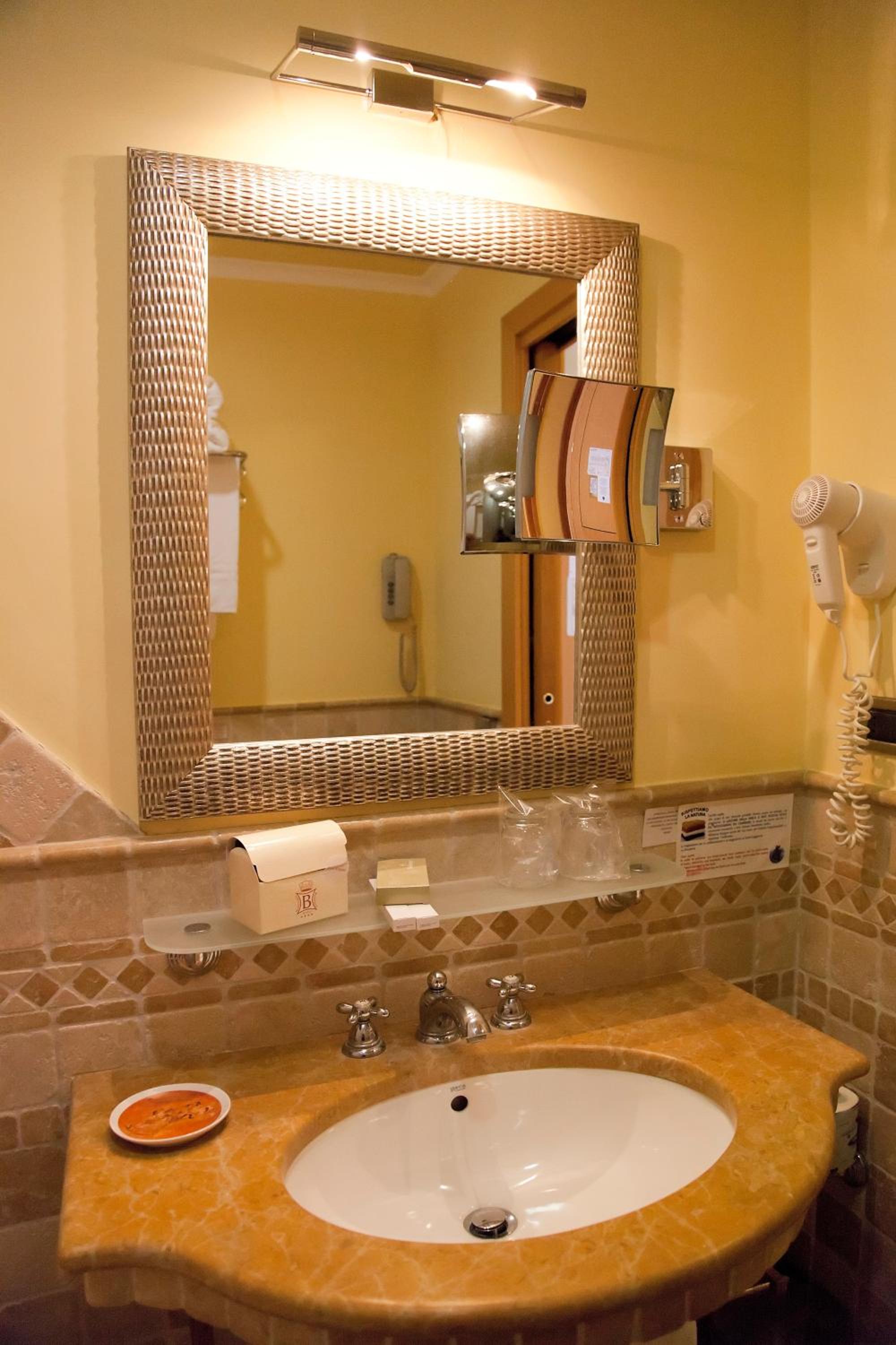 Deluxe Double or Twin Room with Sea View - Photo 3