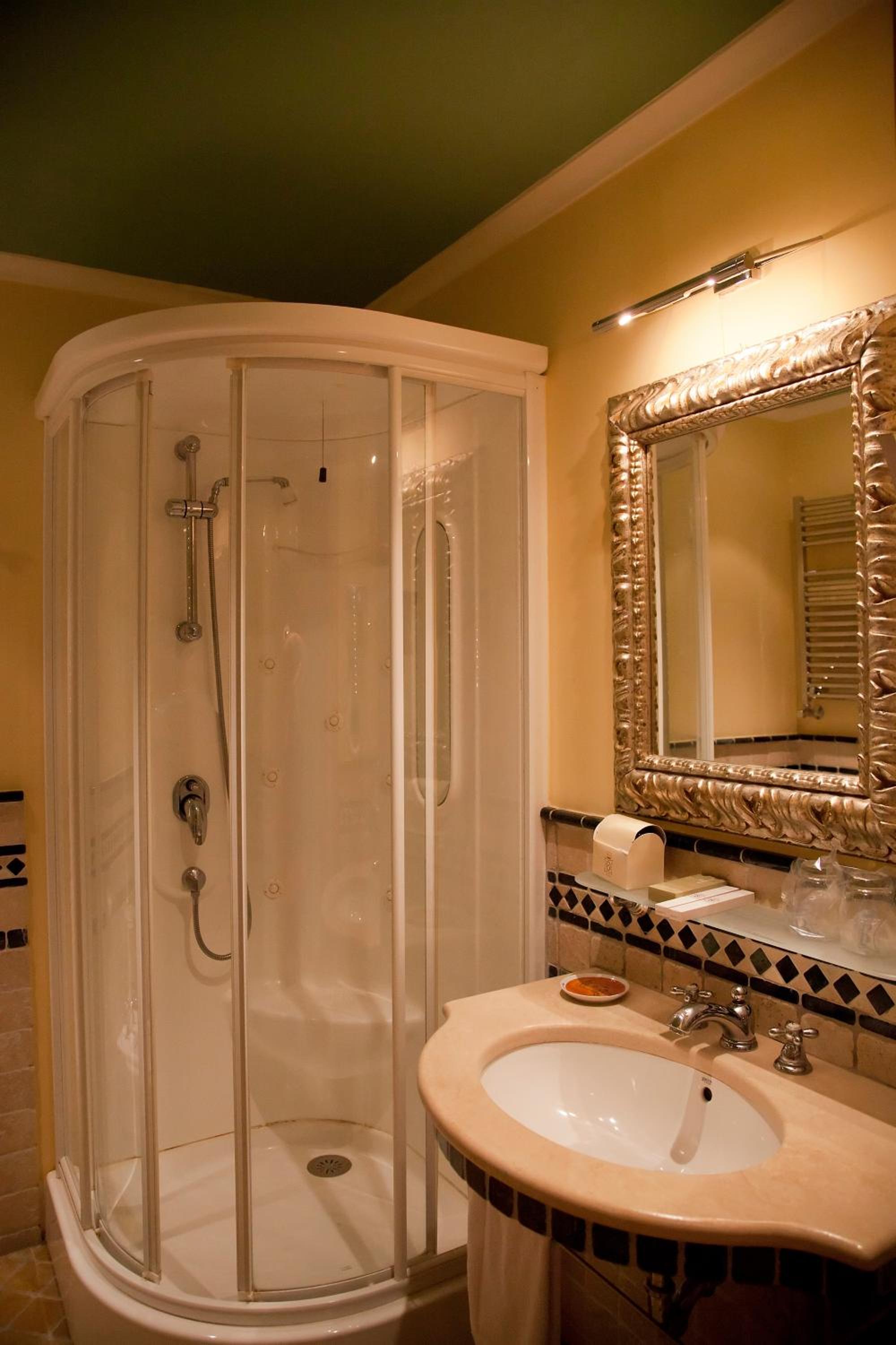 Standard Double or Twin Room photo 2