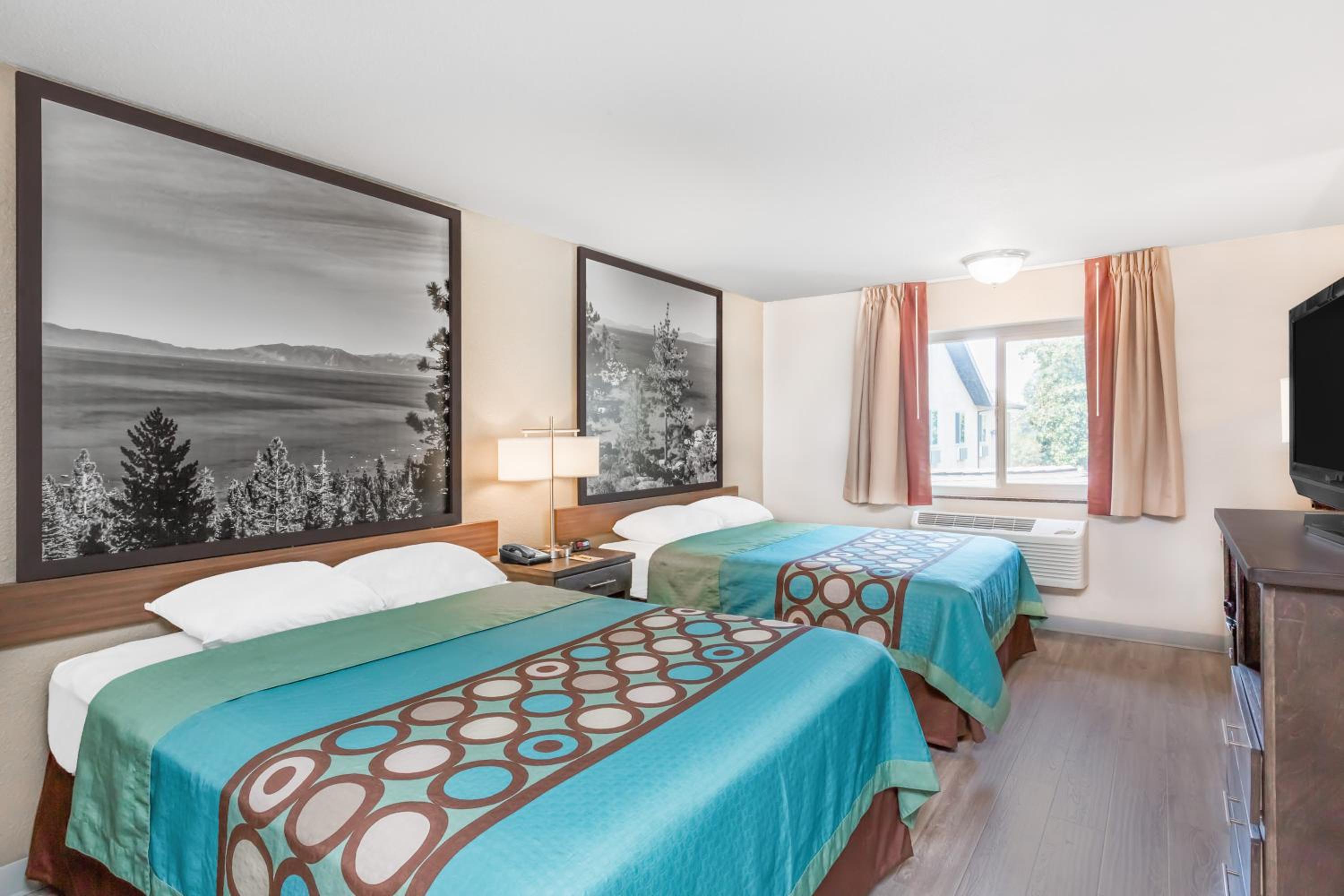 Queen Room with Two Queen Beds - Non-Smoking/Pet Friendly - Photo 1