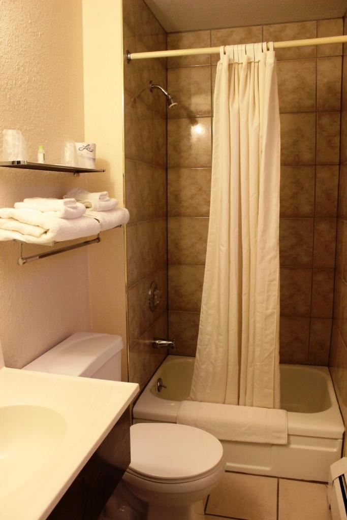 Queen Room photo 3
