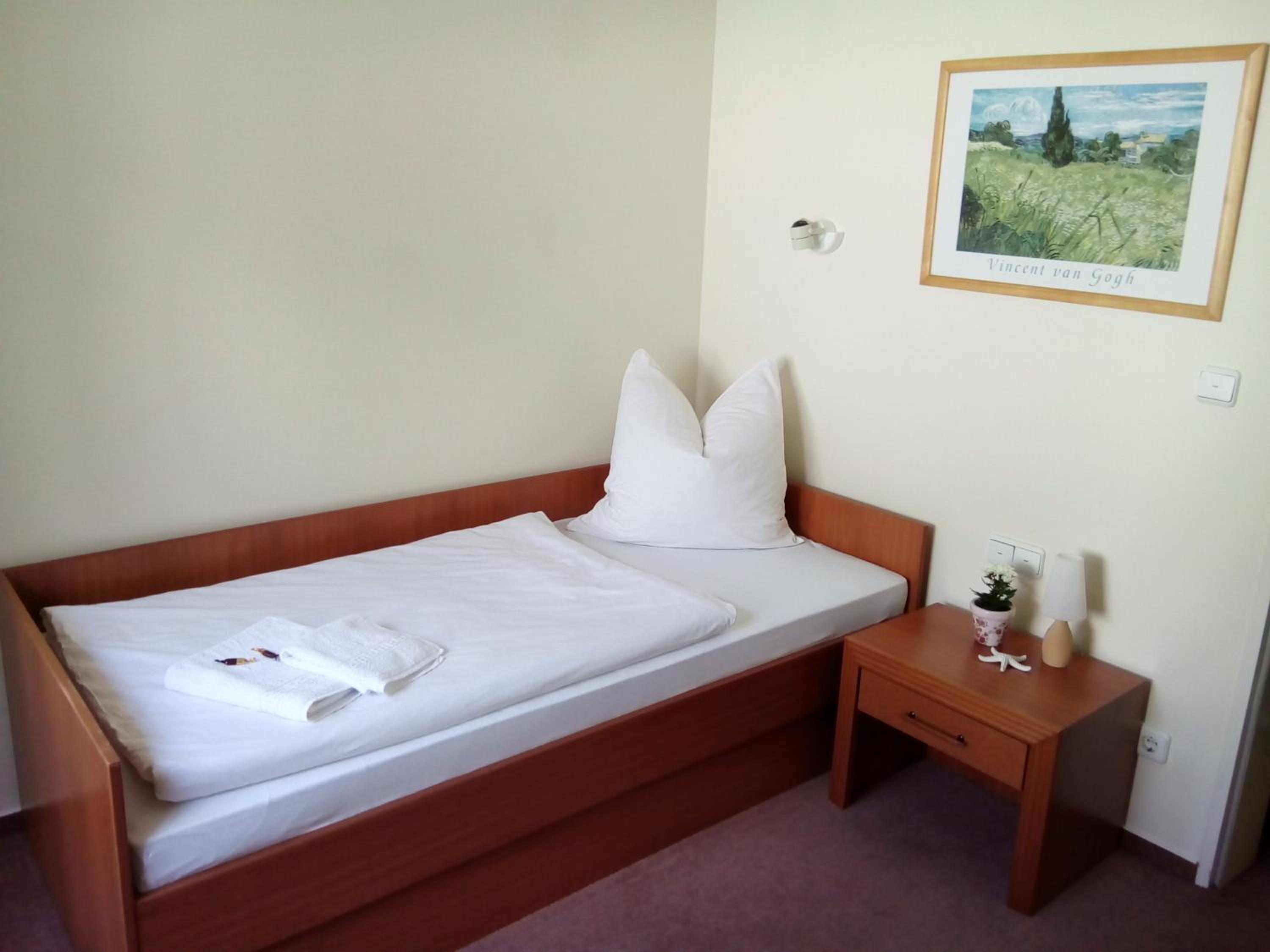 Single Room with Bathroom photo 1