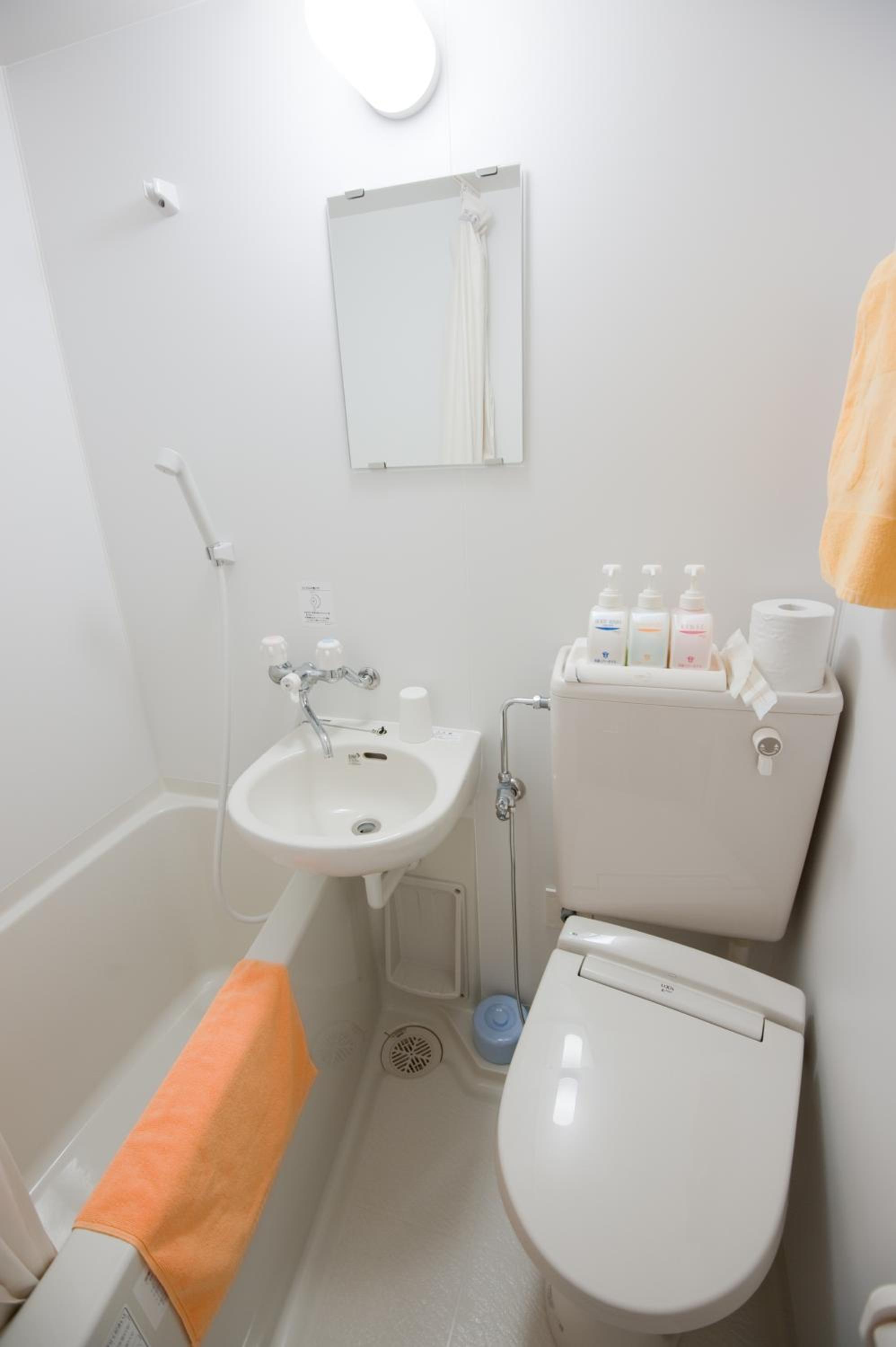 Single Room With Bathroom - Non-Smoking photo 3
