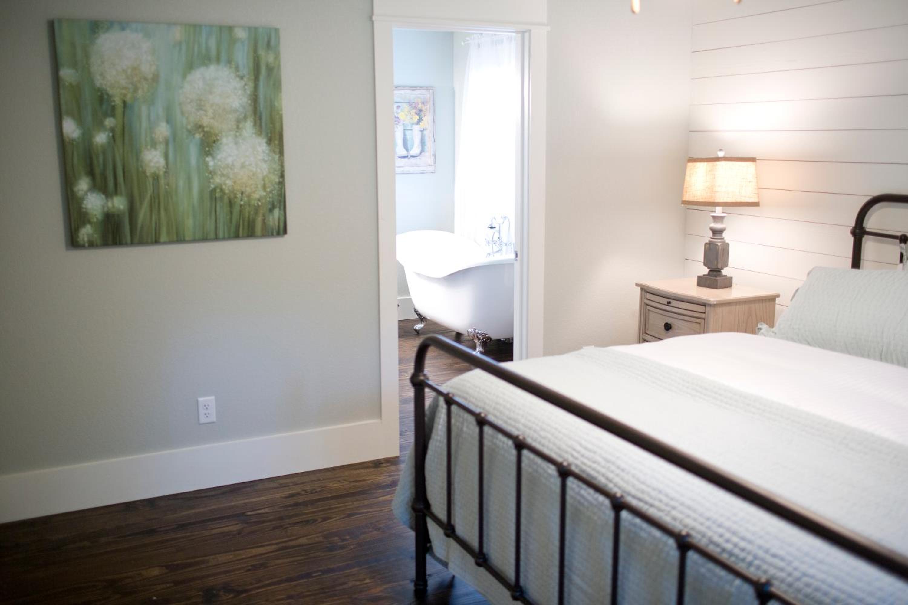 Two-Bedroom Cottage photo 1