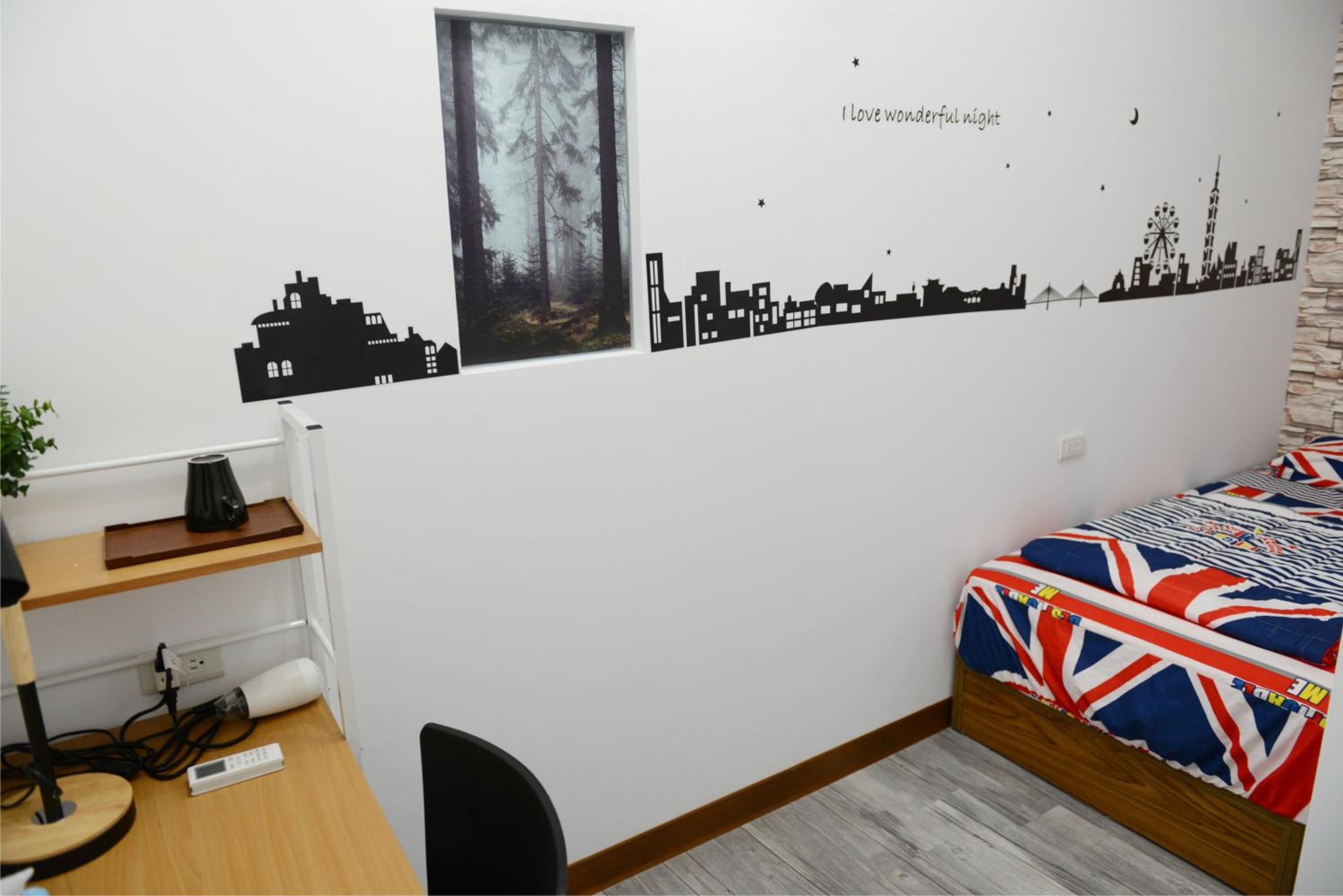 Single Room with Shared Bathroom
