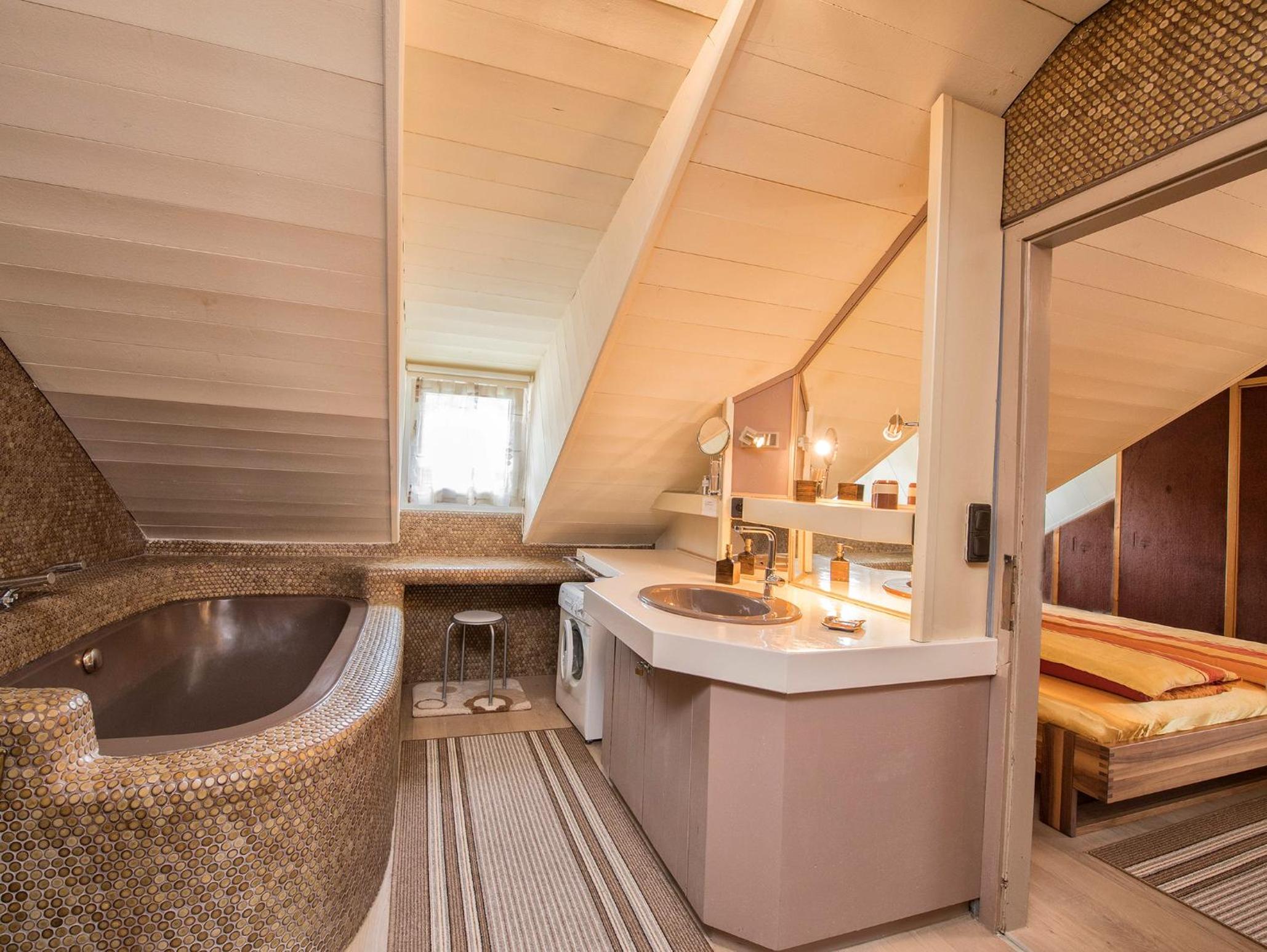 One-Bedroom Apartment with Balcony photo 2