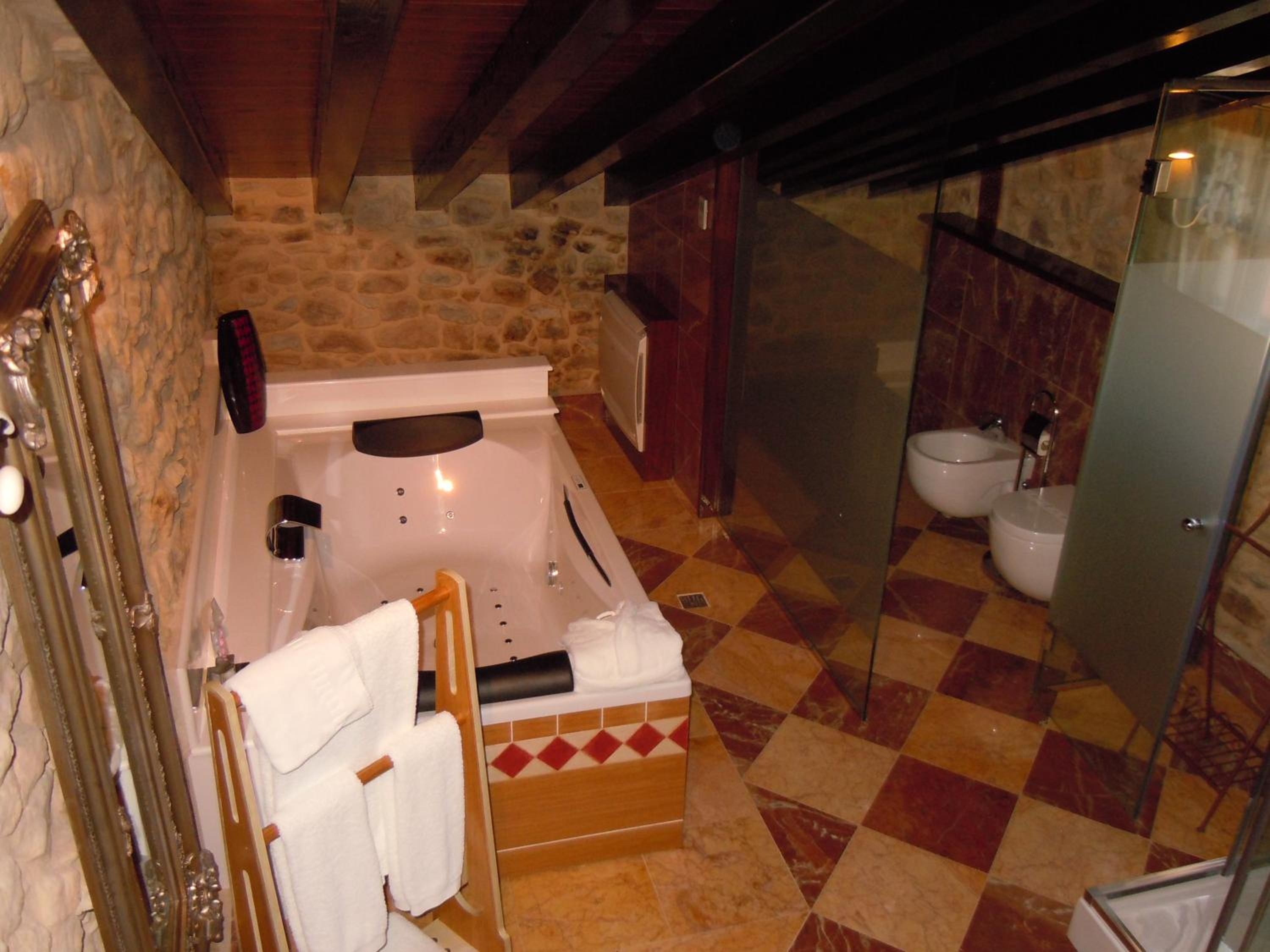 Suite with Spa Access photo 2