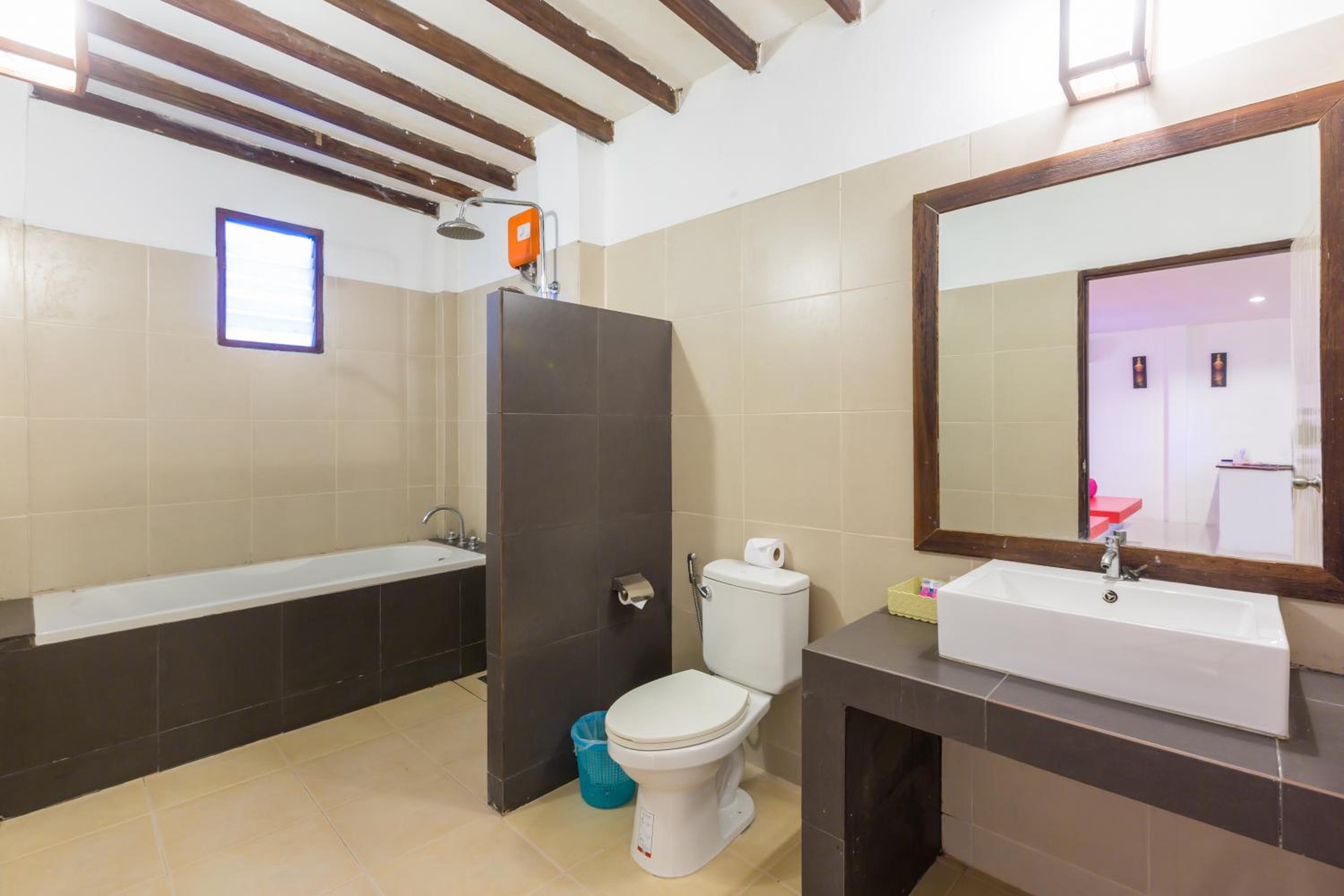 Villa with Beach Access - Photo 9