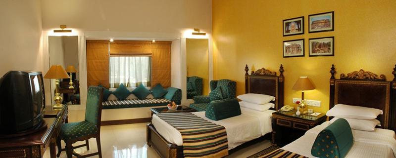 Royal Club Lake View Room photo 2