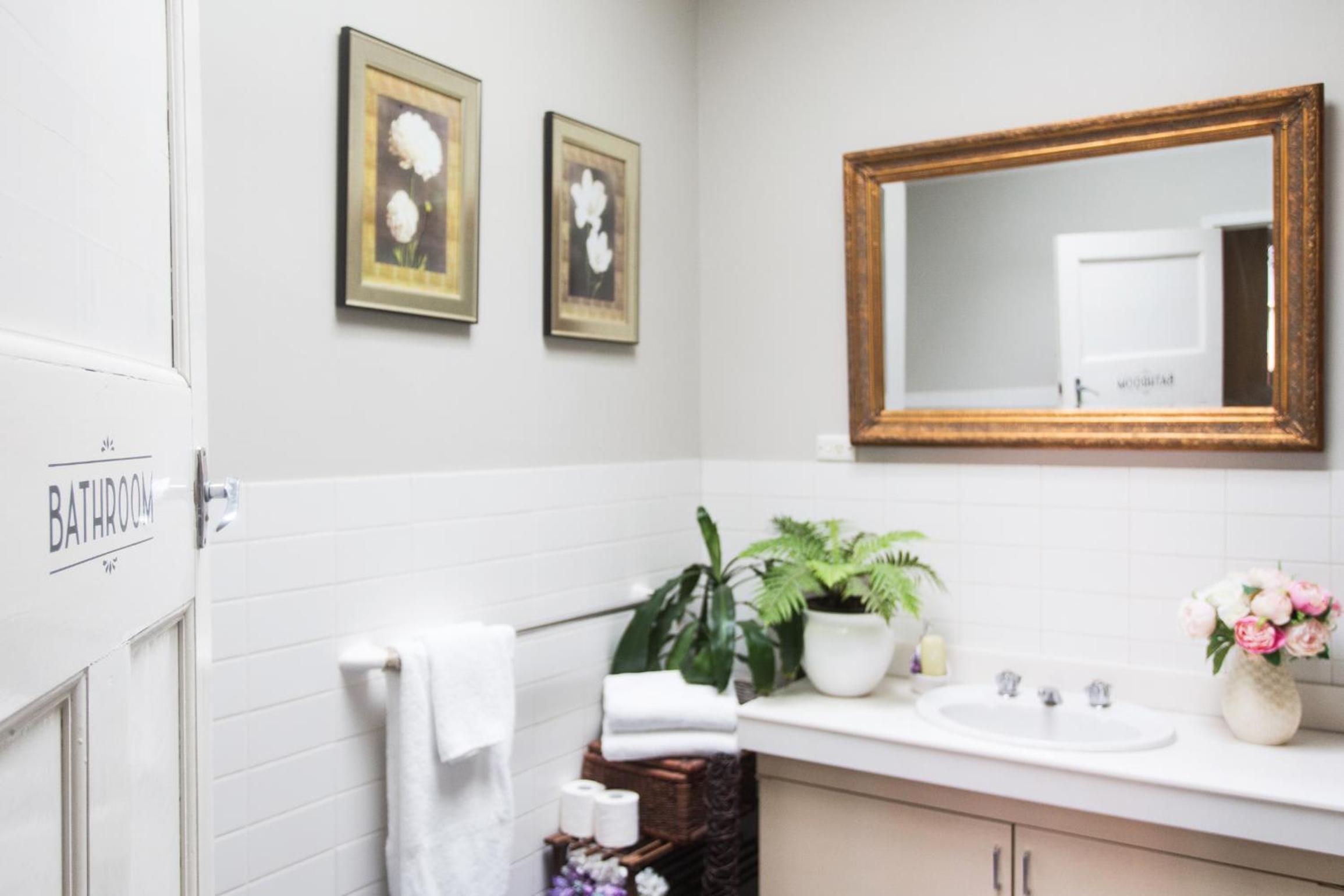 Budget Double Room with Shared Bathroom photo 3
