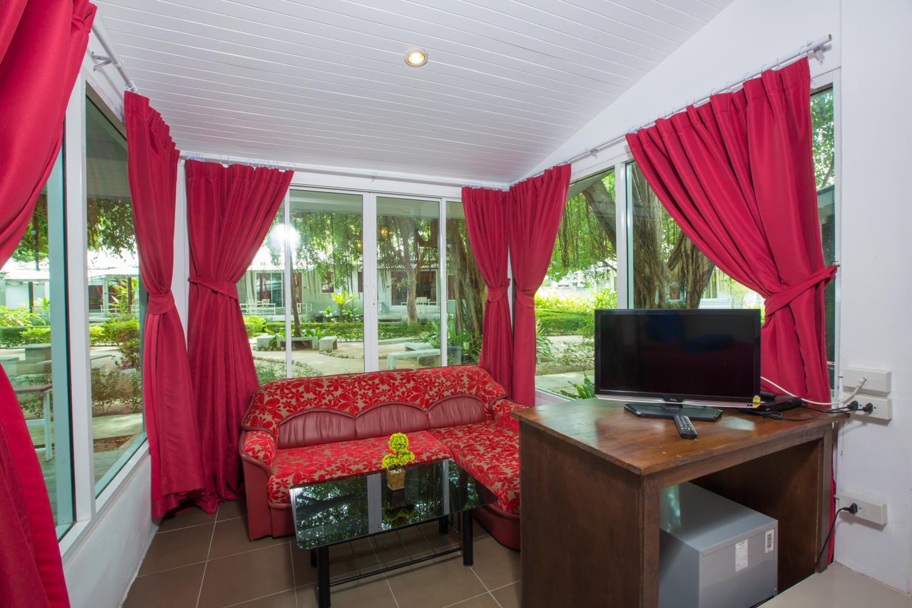 Deluxe Bungalow with Garden View - Photo 5