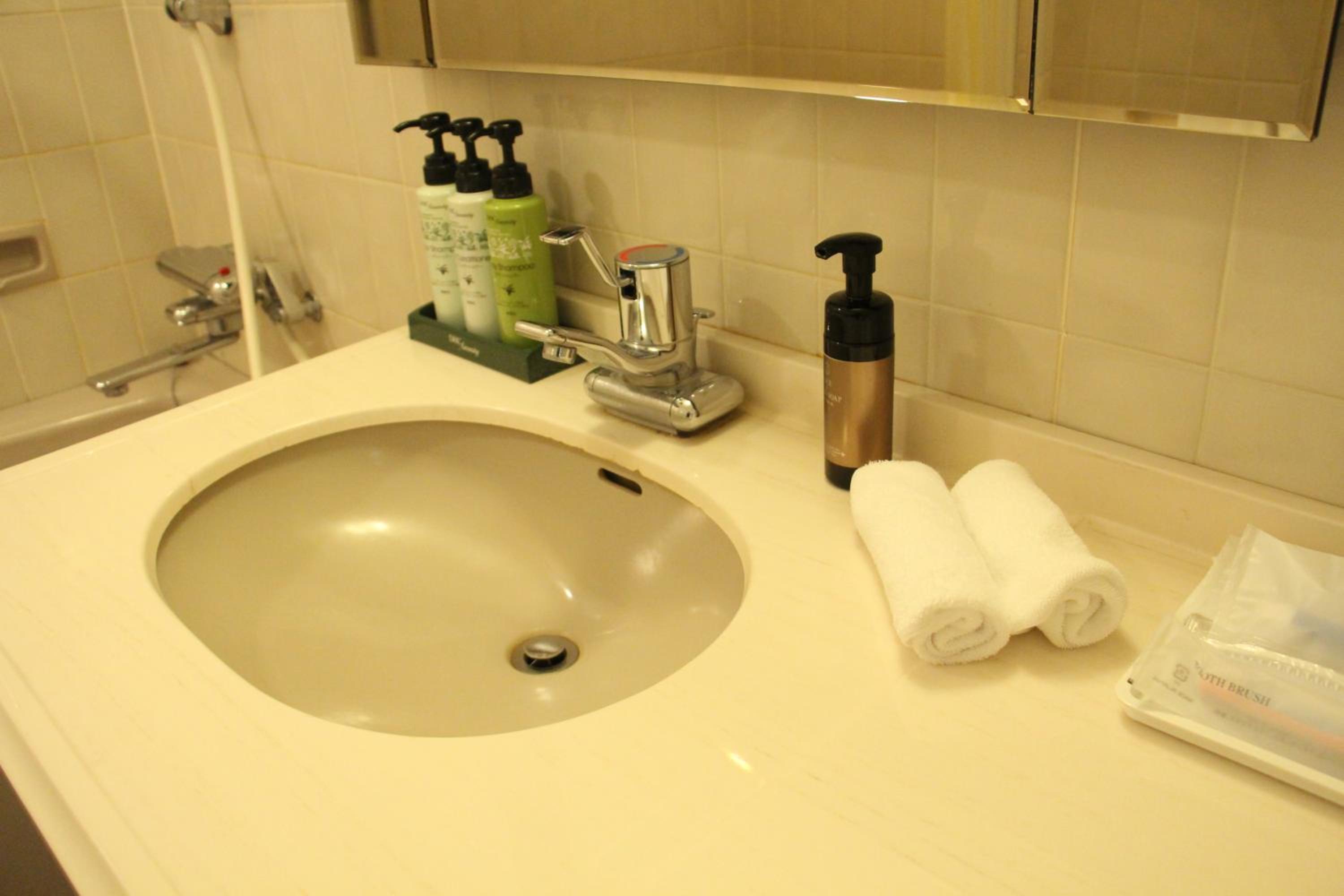 Deluxe King Room - Non-Smoking - Photo 5