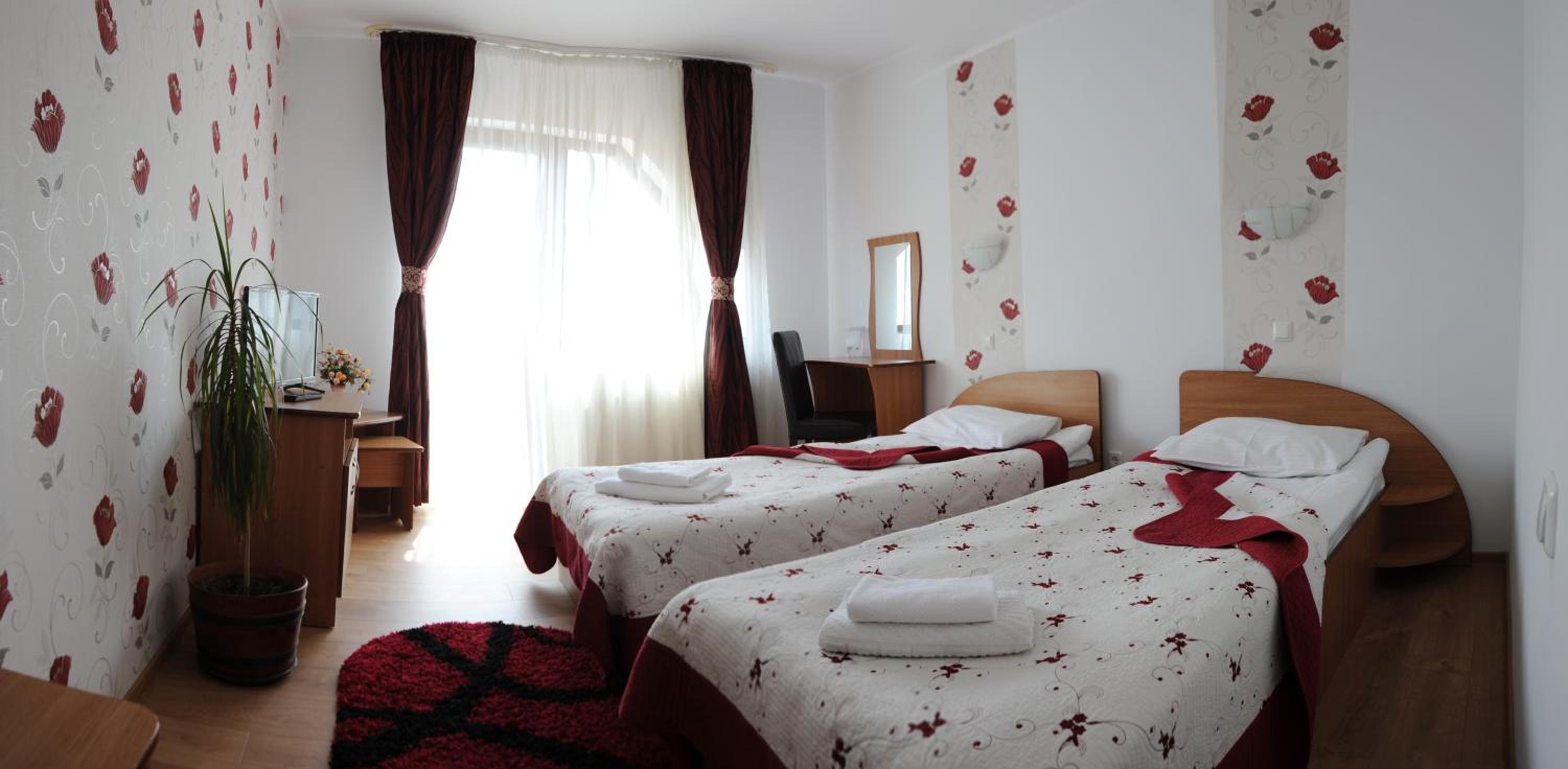 Twin Room - Photo 3