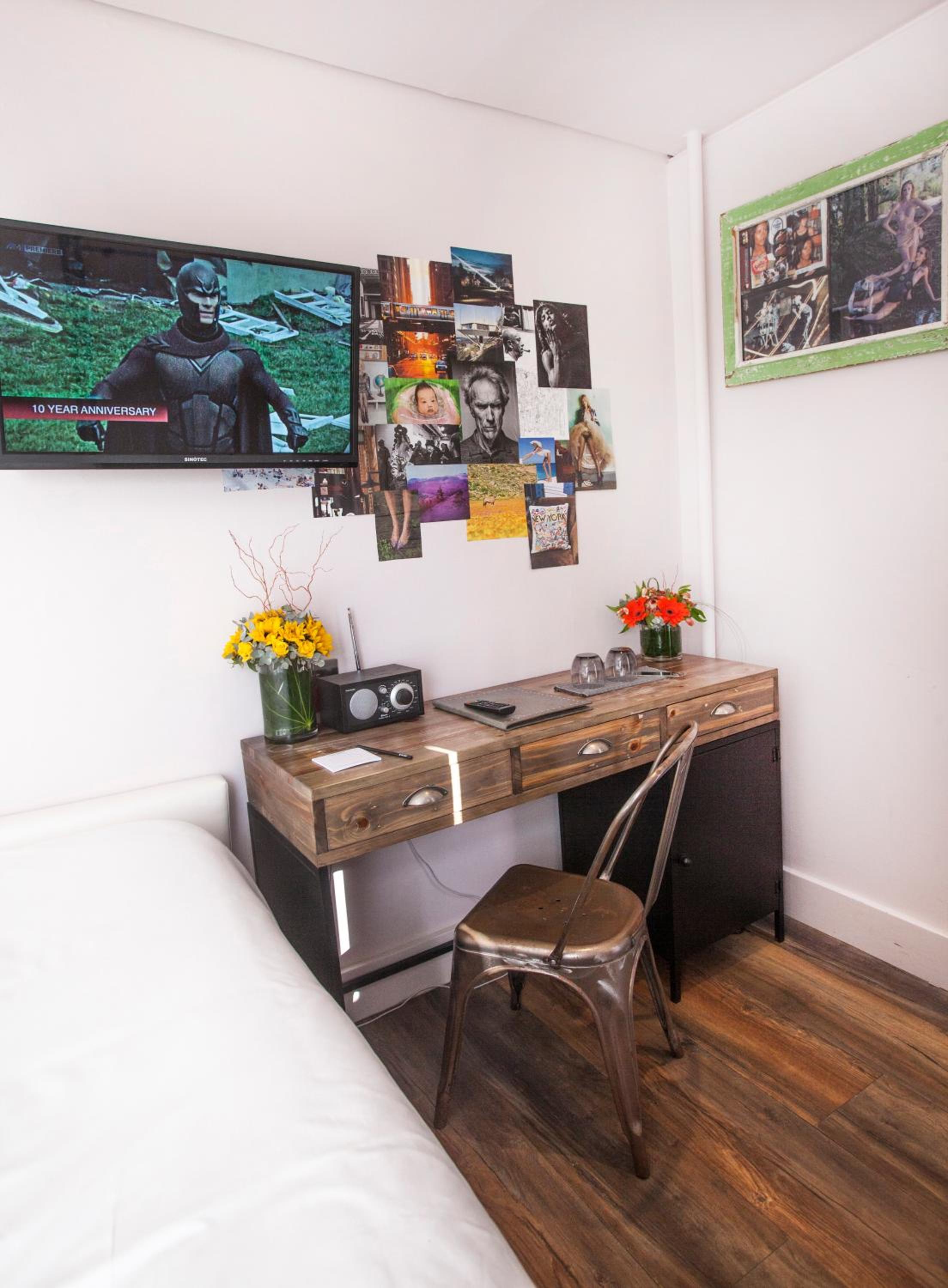 Budget Double Room - Photo 5