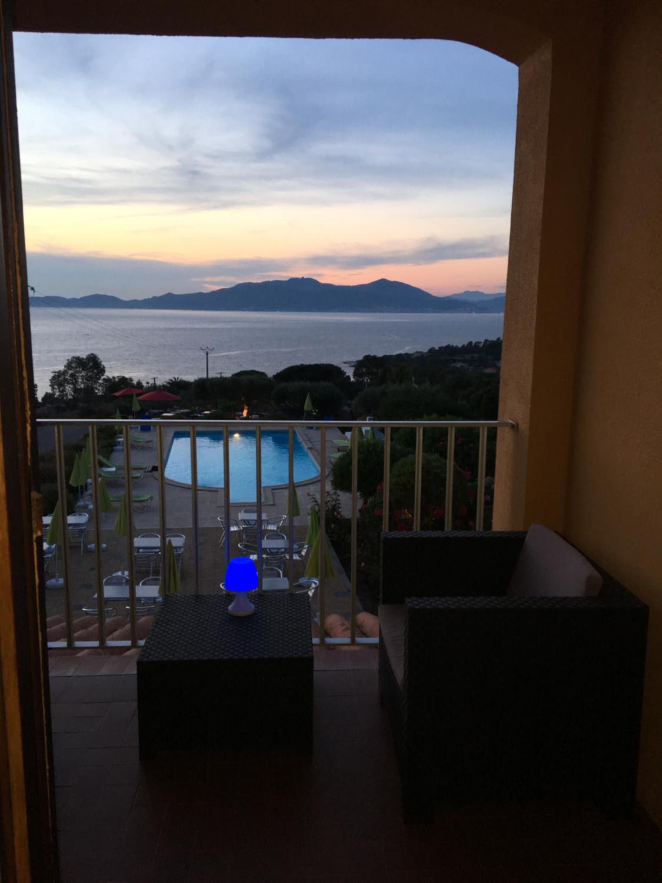 Double or Twin Room with Terrace and Sea View - Photo 18