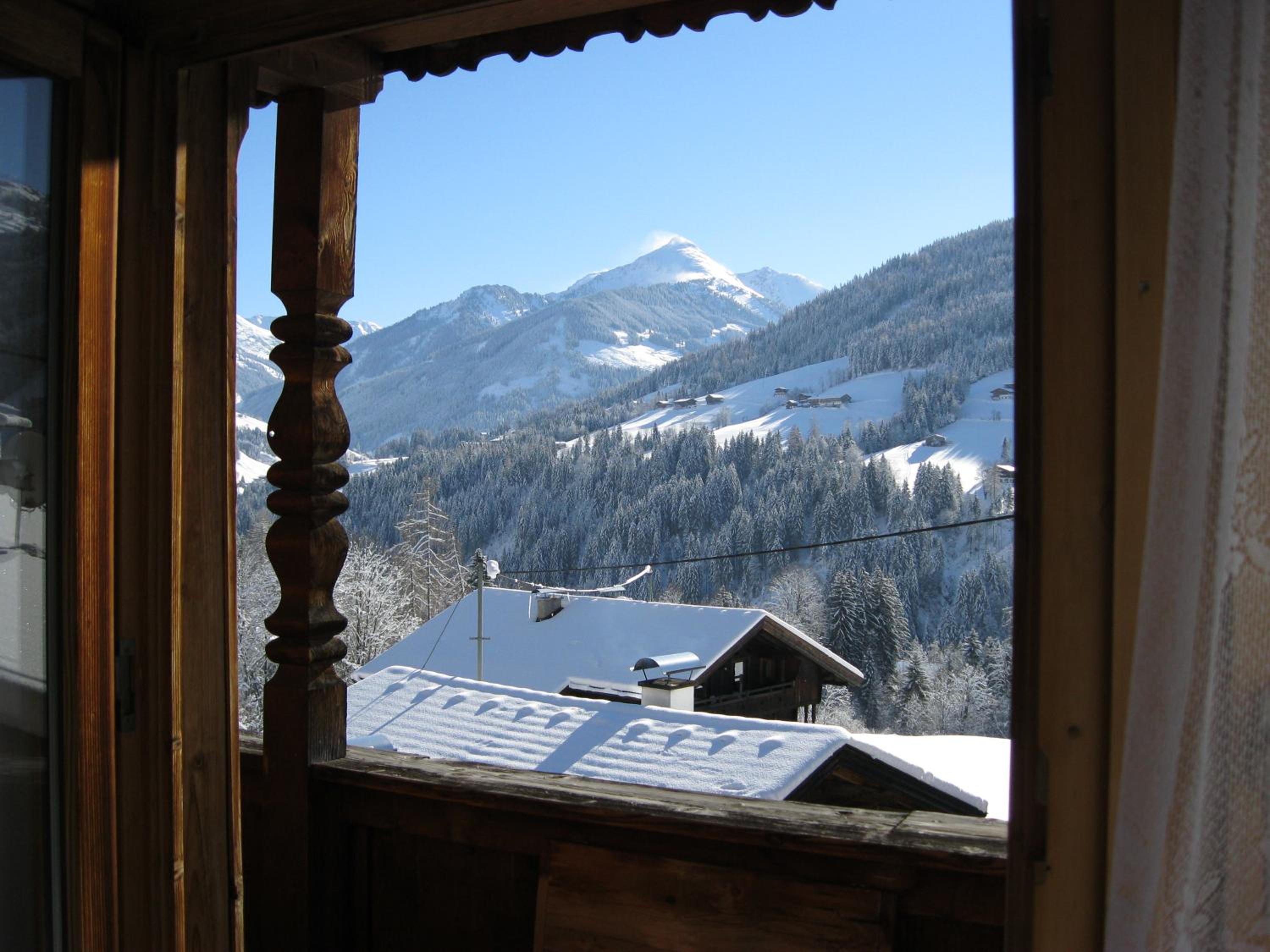 Apartment with Mountain View photo 3