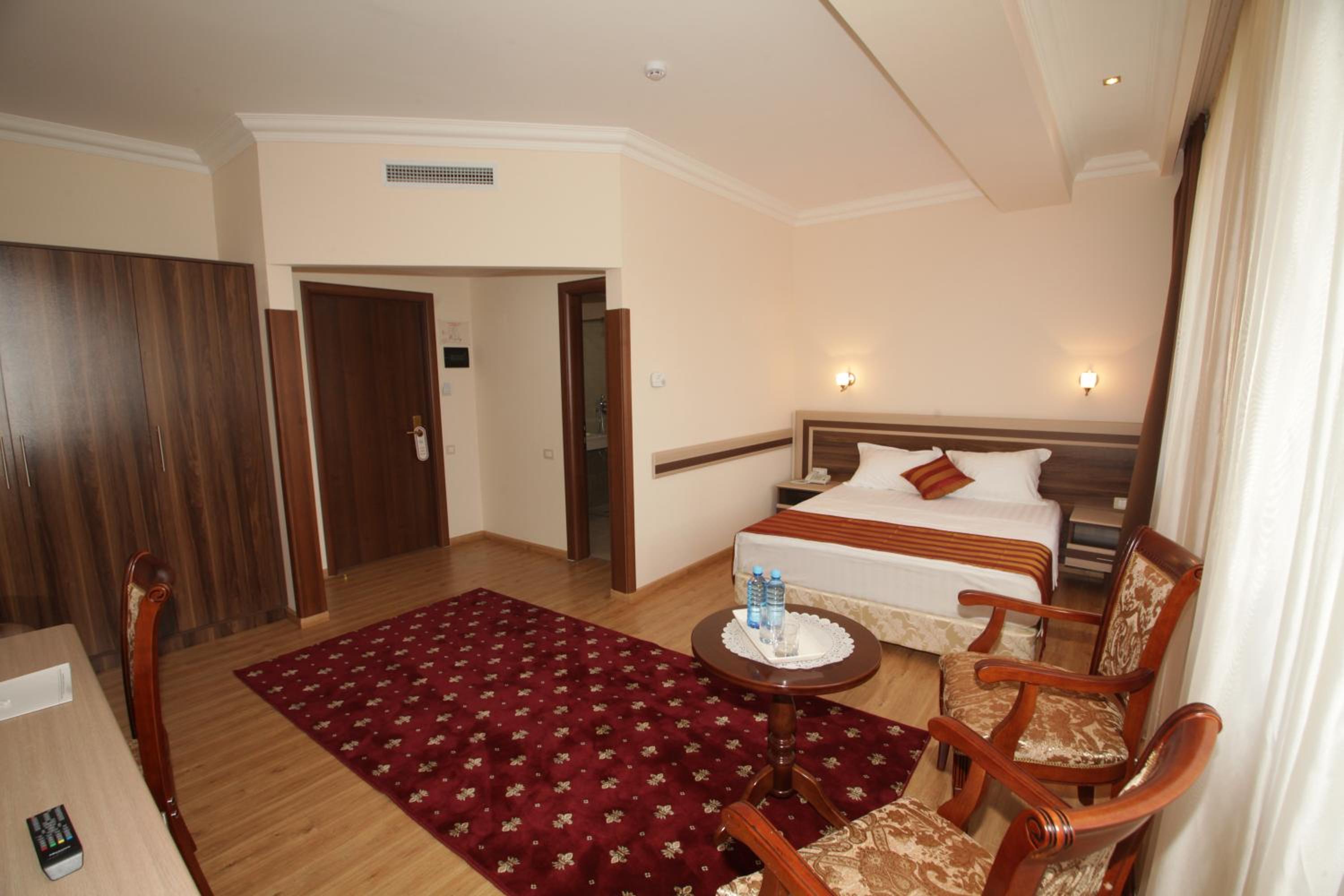 Standard Double Room photo 3