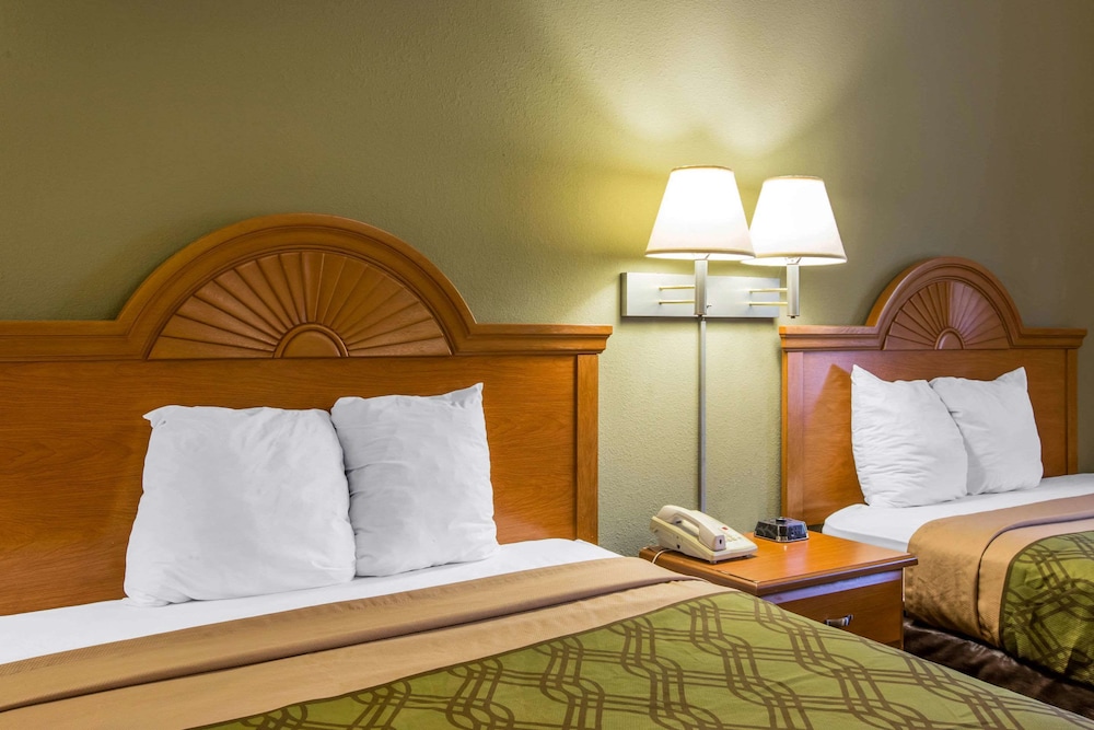 Efficiency, Suite, 2 Queen Beds, Non Smoking - Photo 1