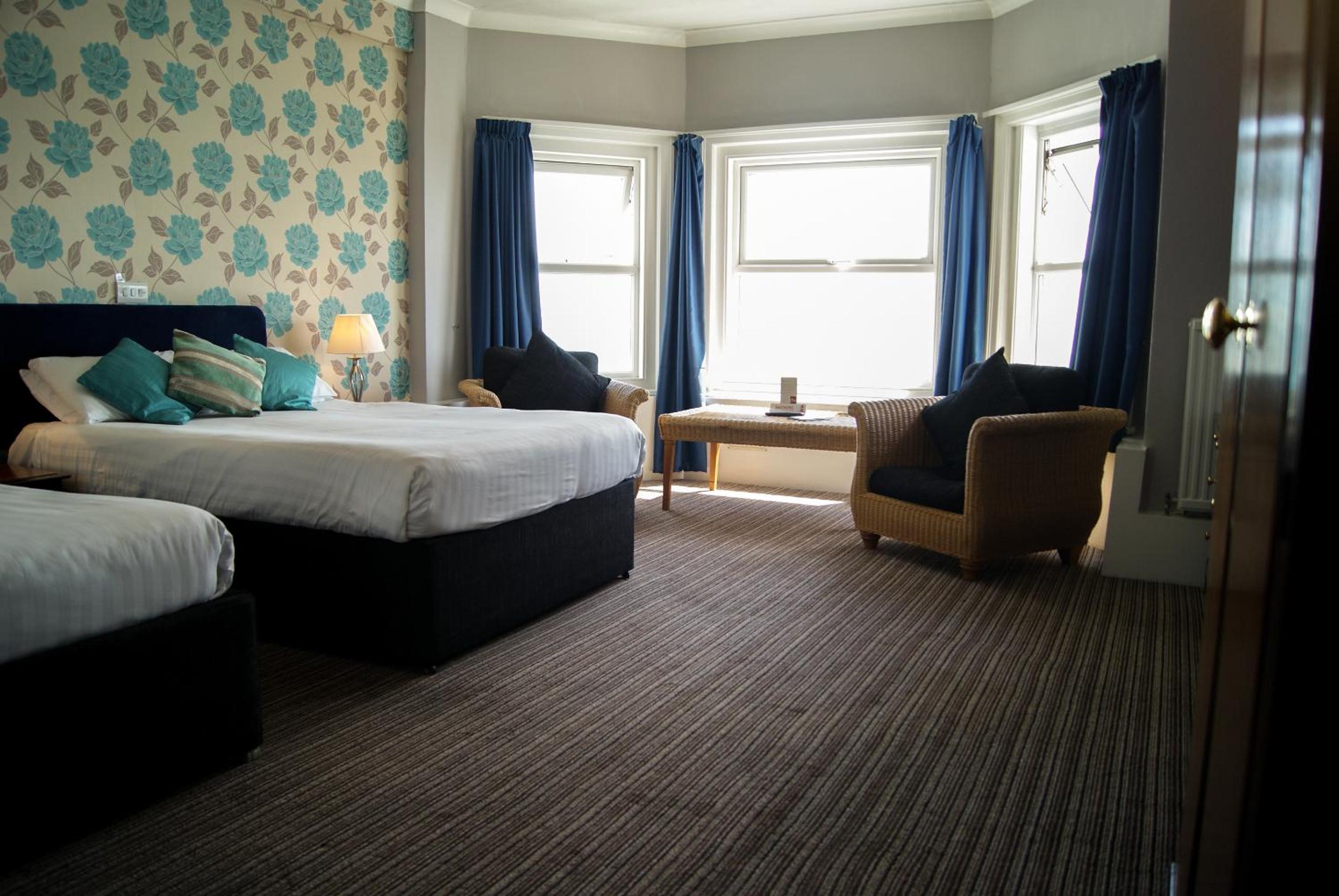 Family Room with Sea View - Photo 4
