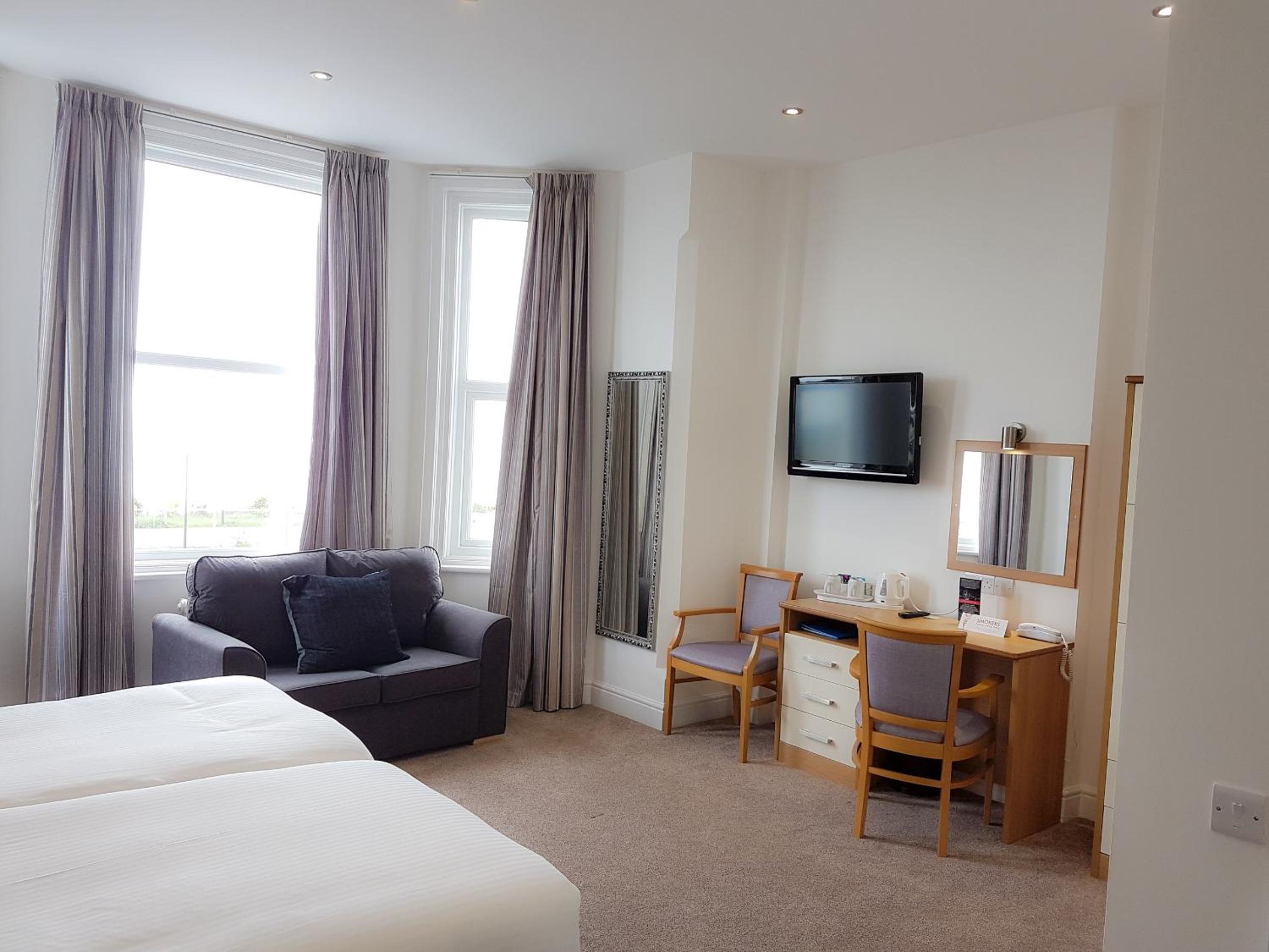 Family Room with Sea View - Photo 6