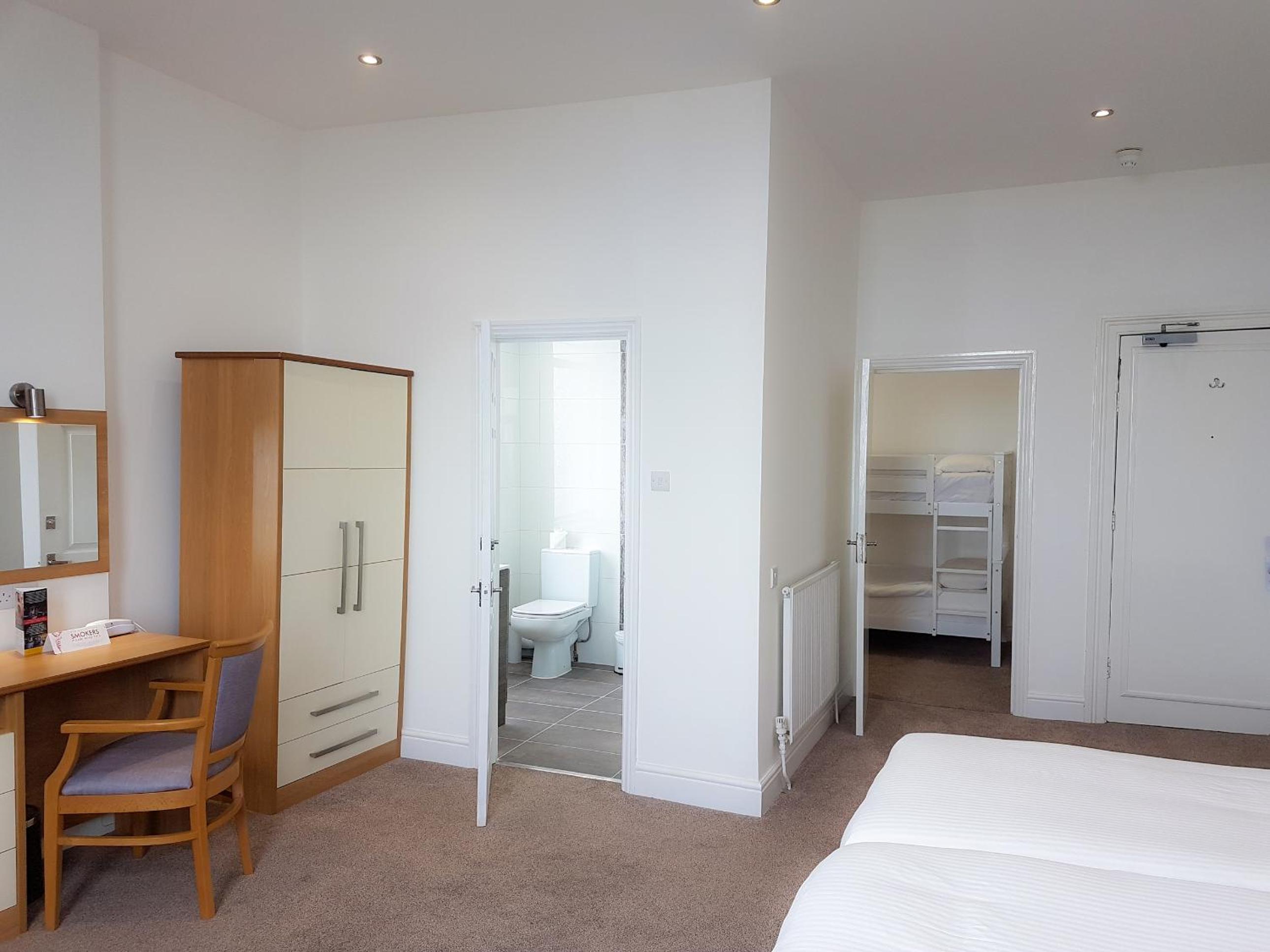Family Room with Sea View - Photo 3