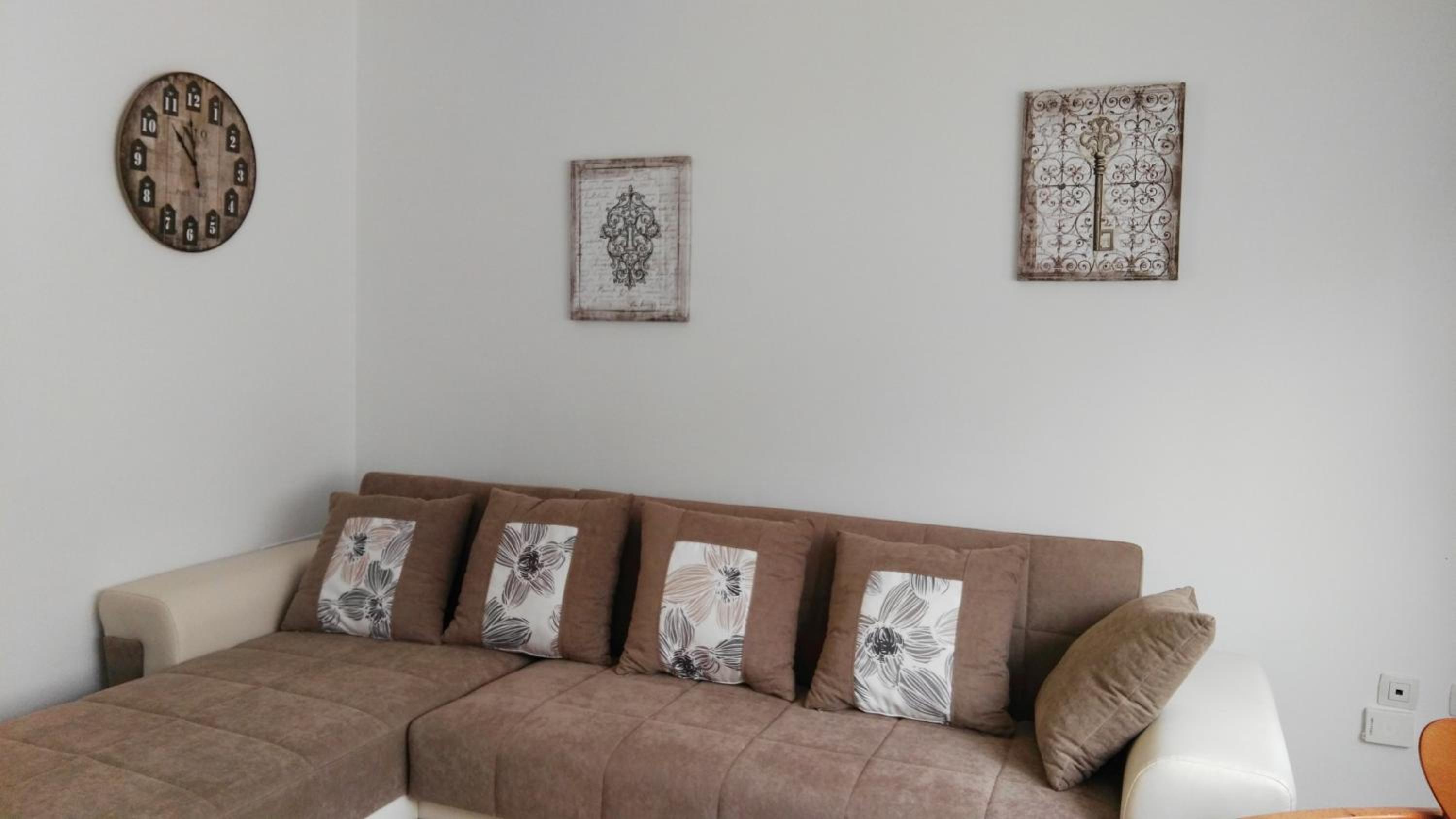 Two-Bedroom Apartment - Photo 19