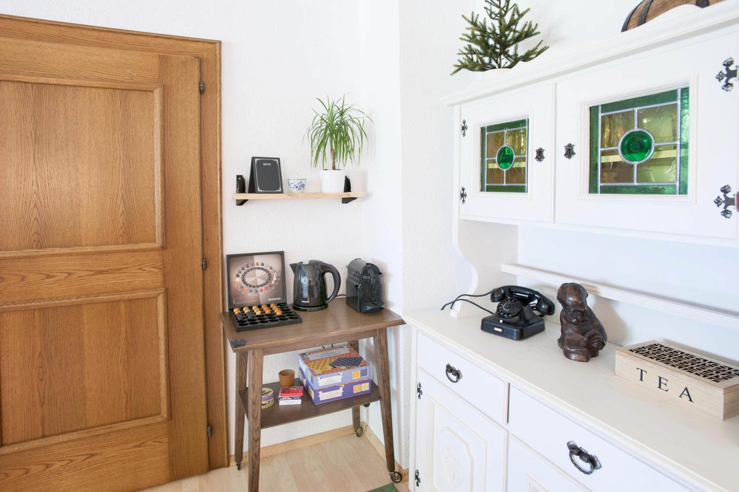 Five-Bedroom House photo 3
