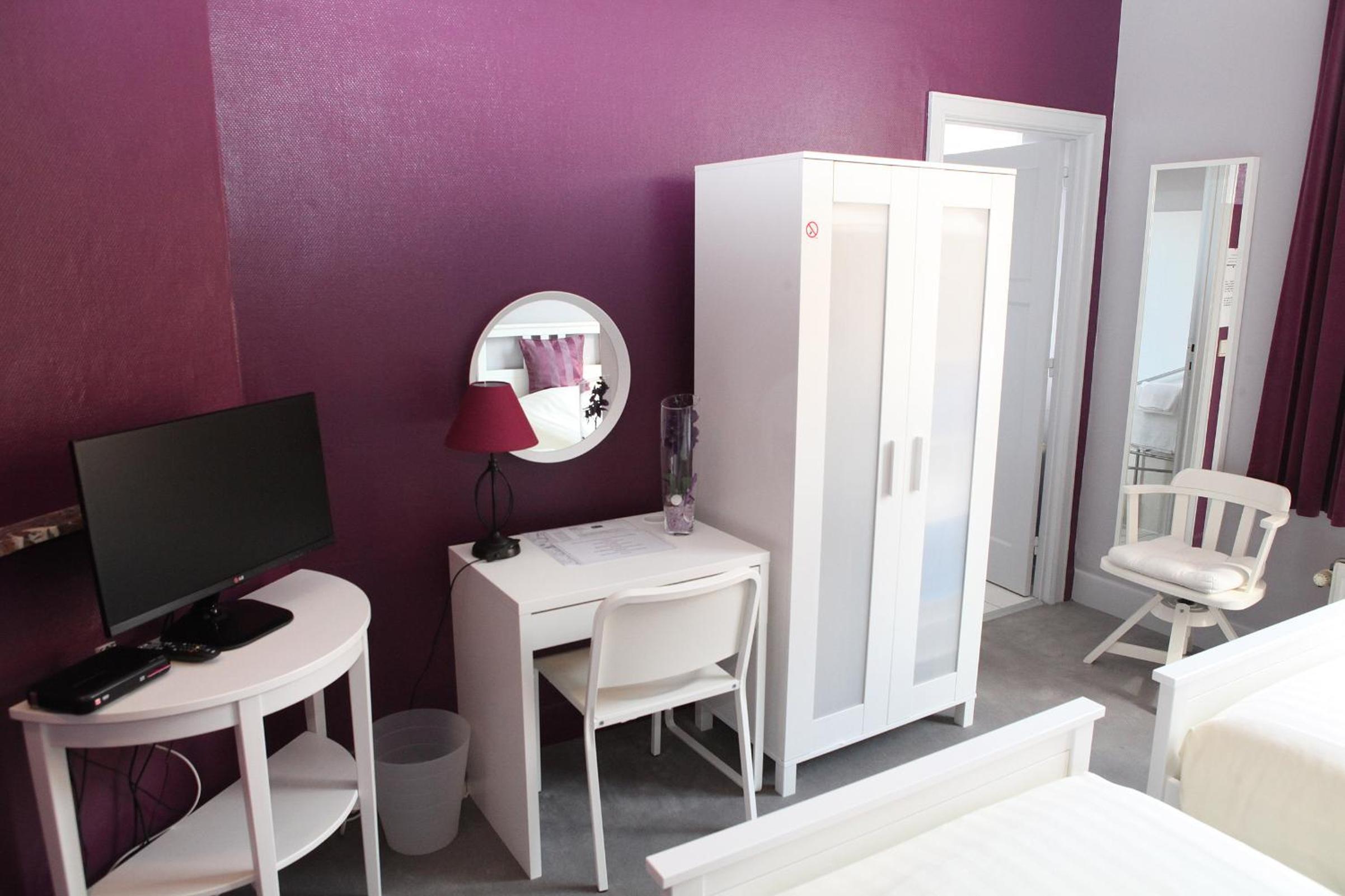 Twin Room - Photo 2