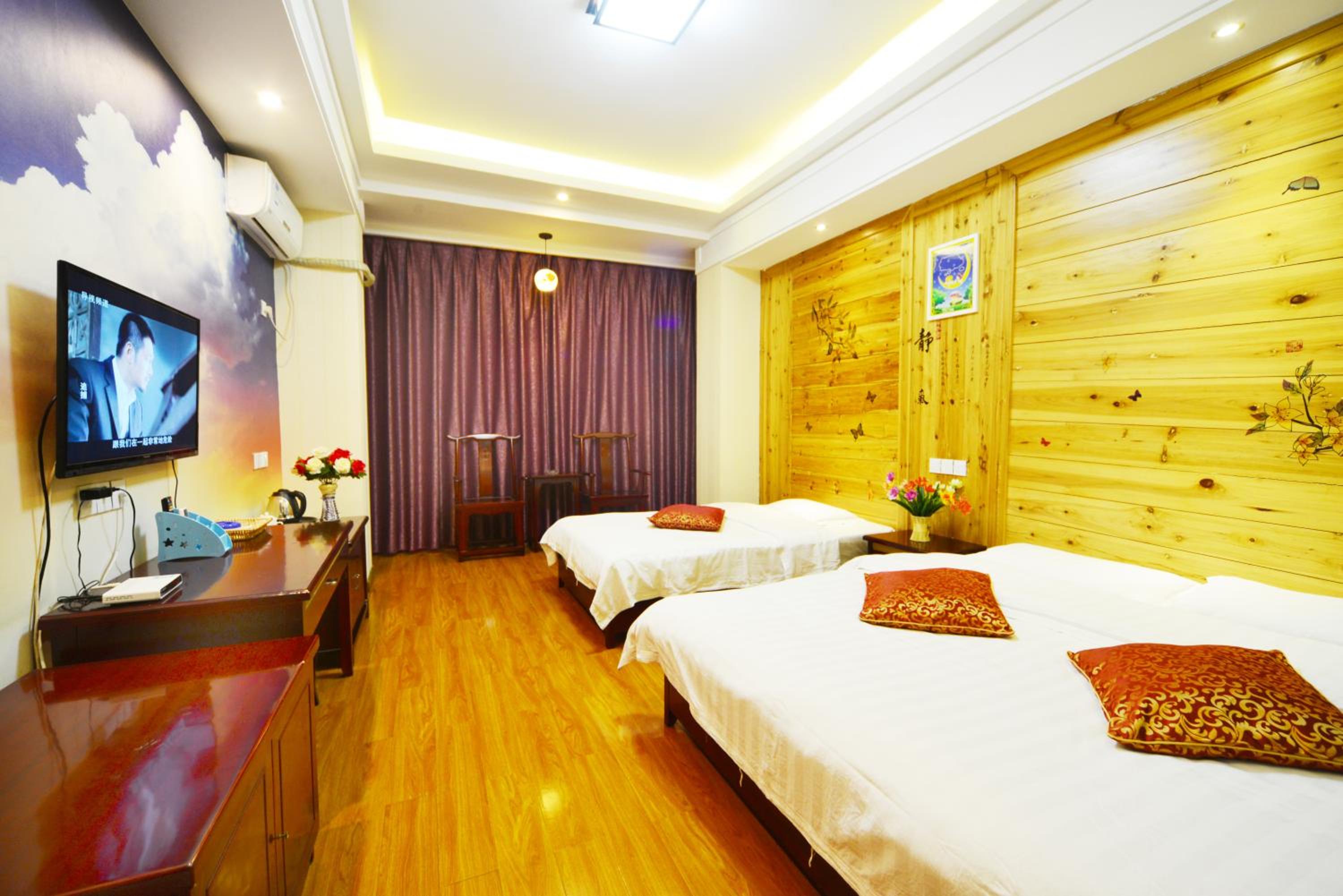 Comfort Family Room - Photo 1