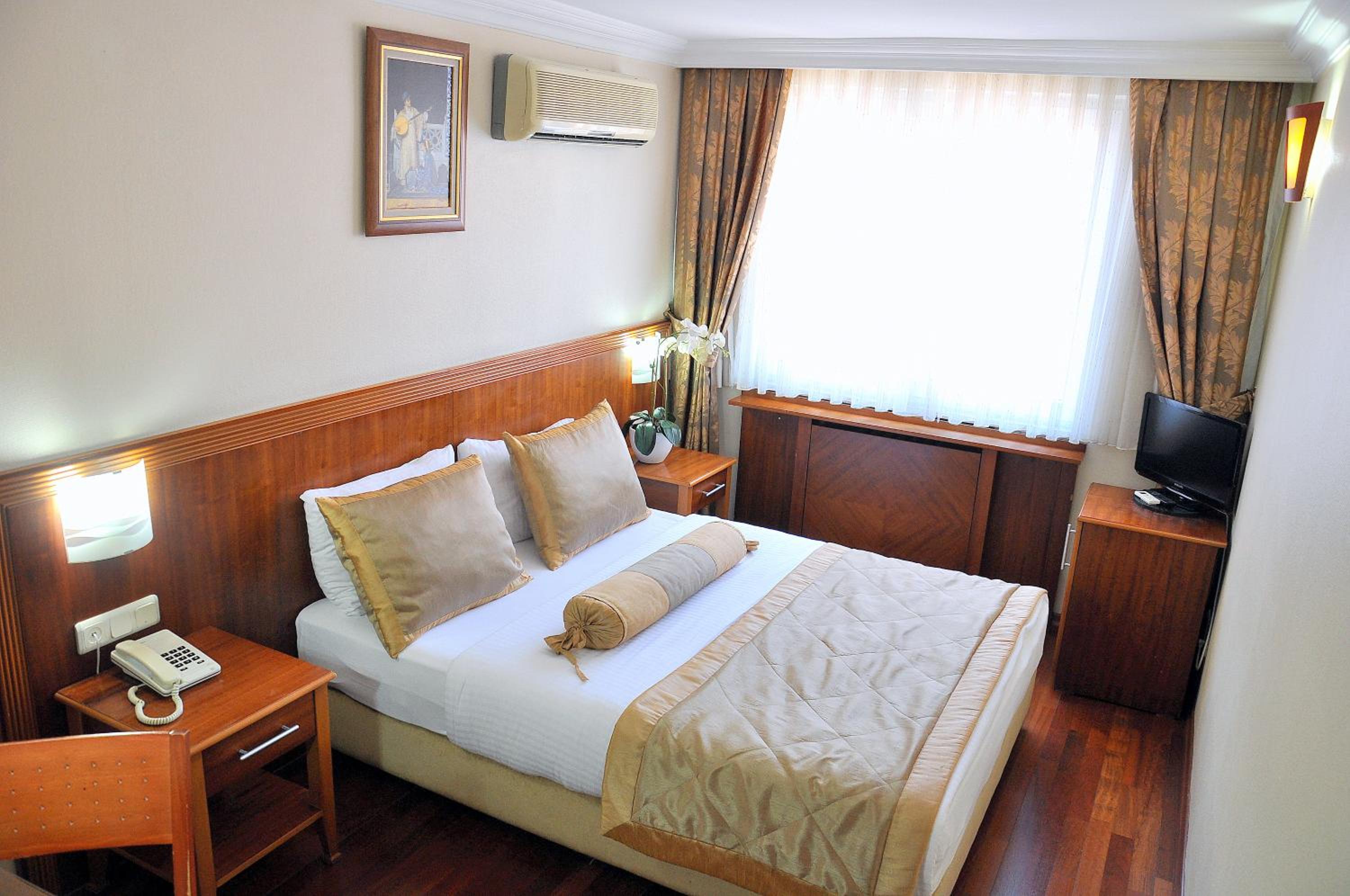 Standard Double or Twin Room photo 3