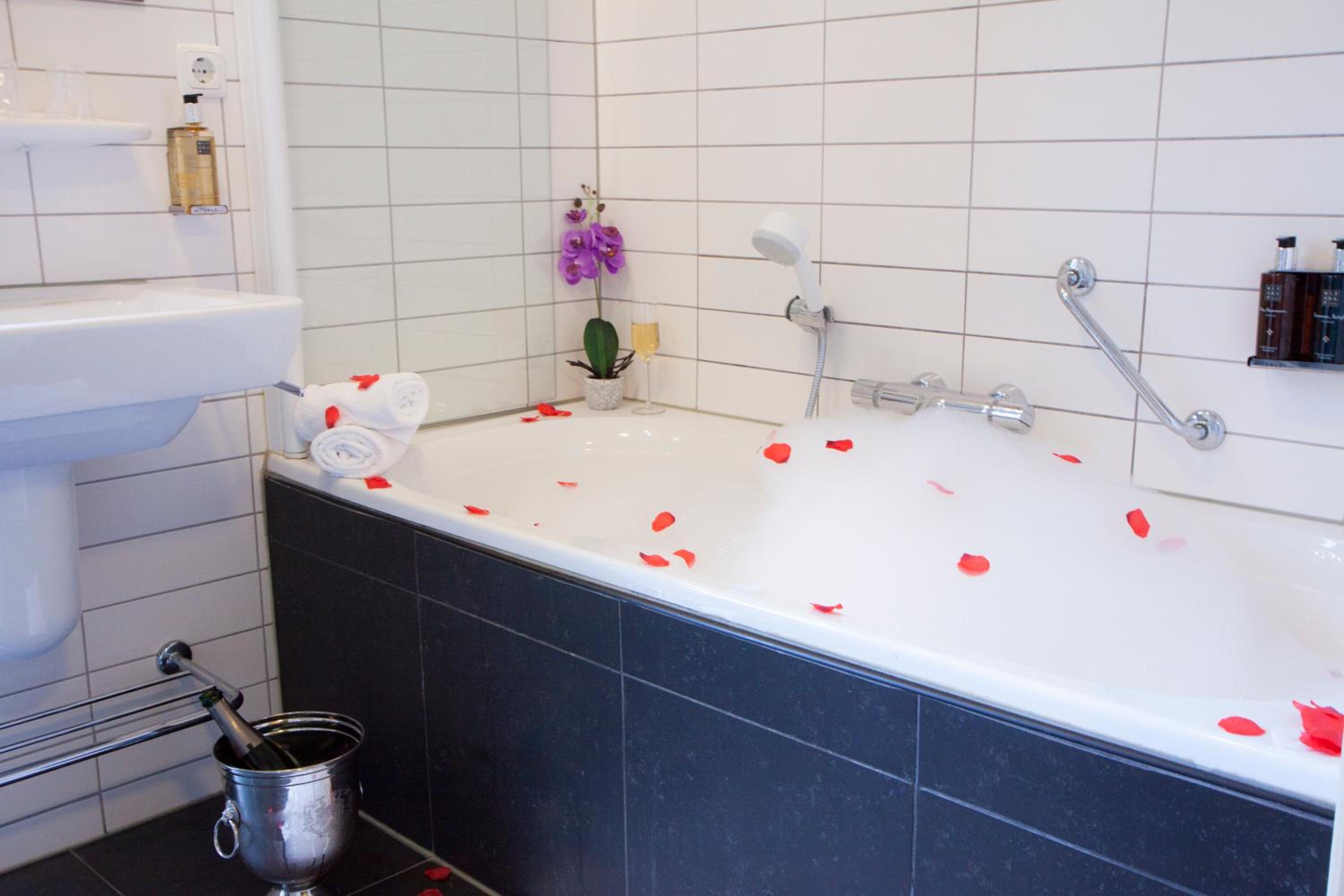 Honeymoon Suite photo 3