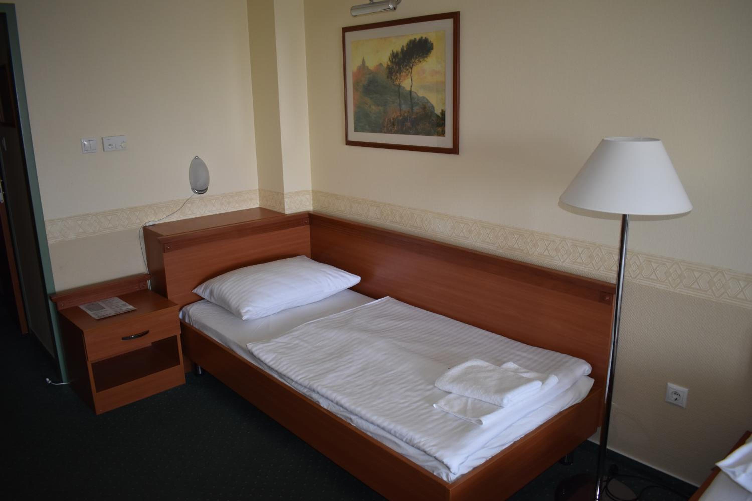 Budget Single Room photo 3