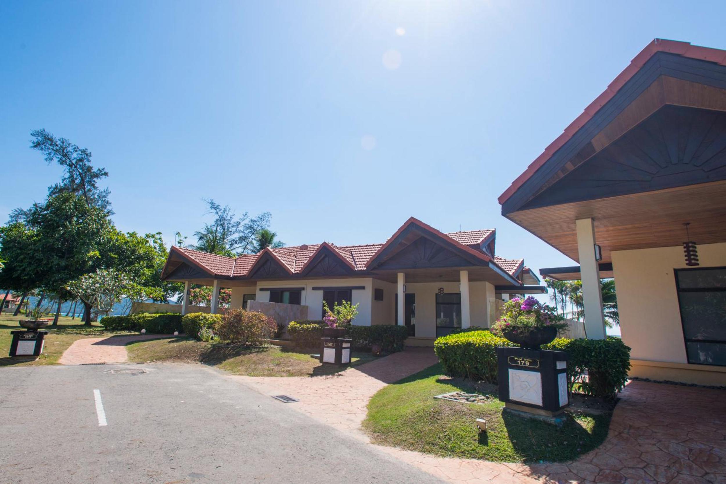 Two-Bedroom Villa Beach Front - Photo 20