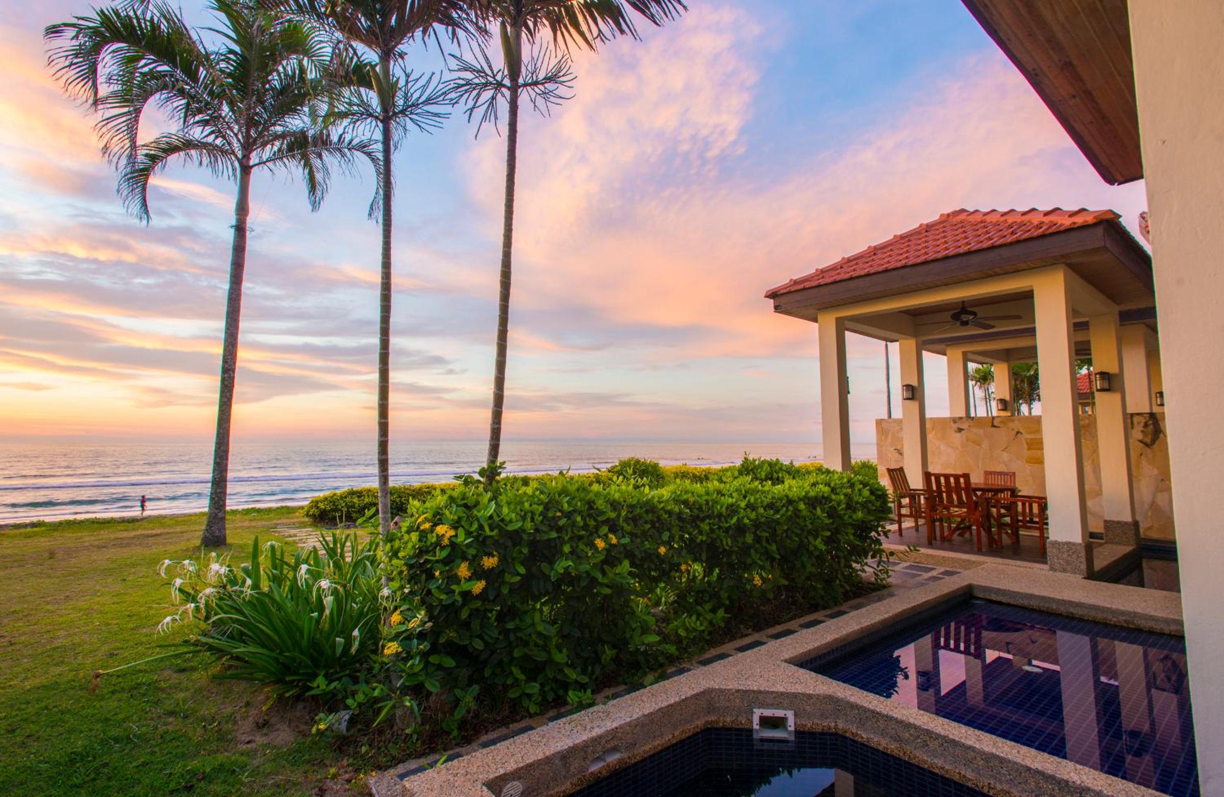 Two-Bedroom Villa Beach Front - Photo 15