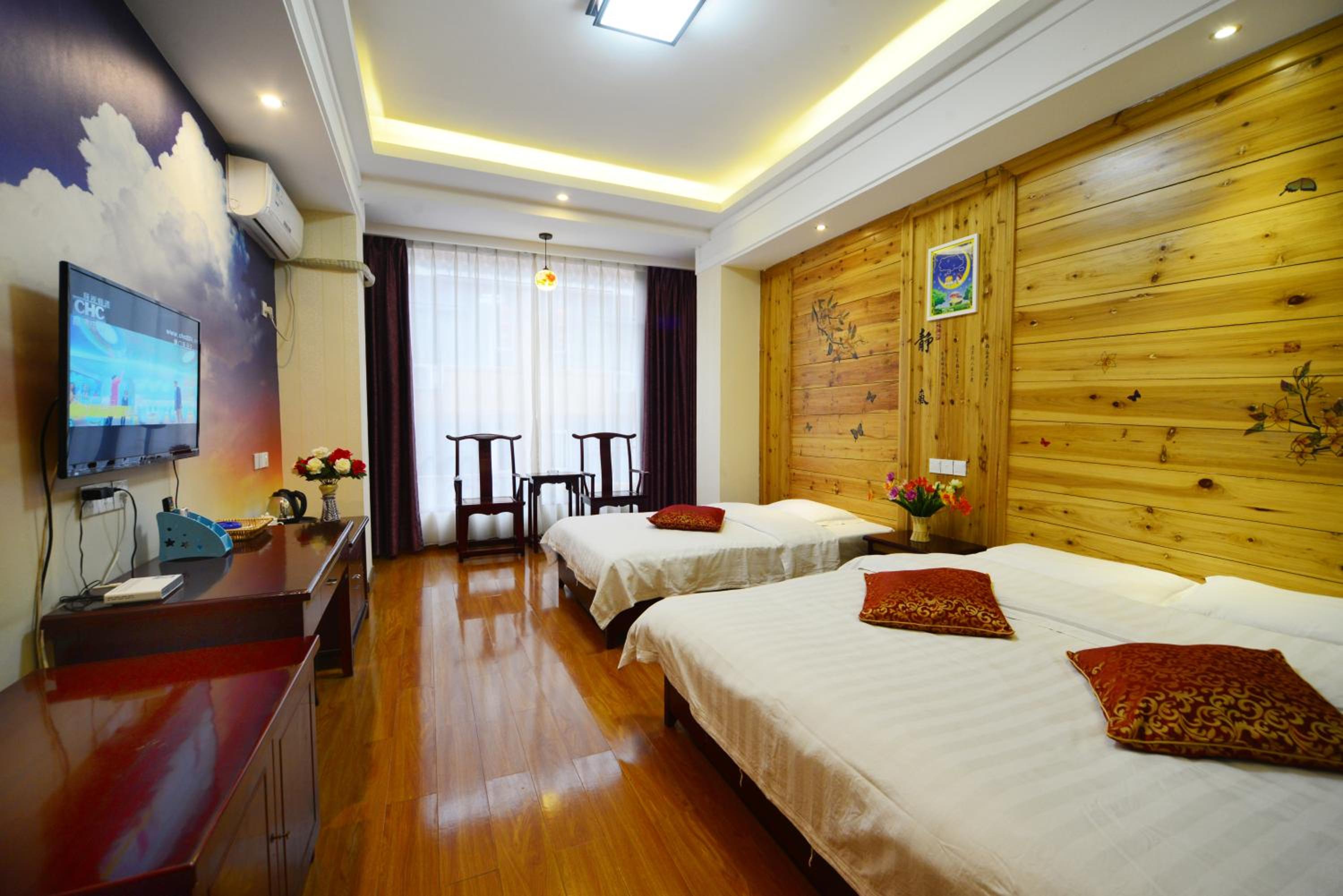 Comfort Family Room - Photo 2