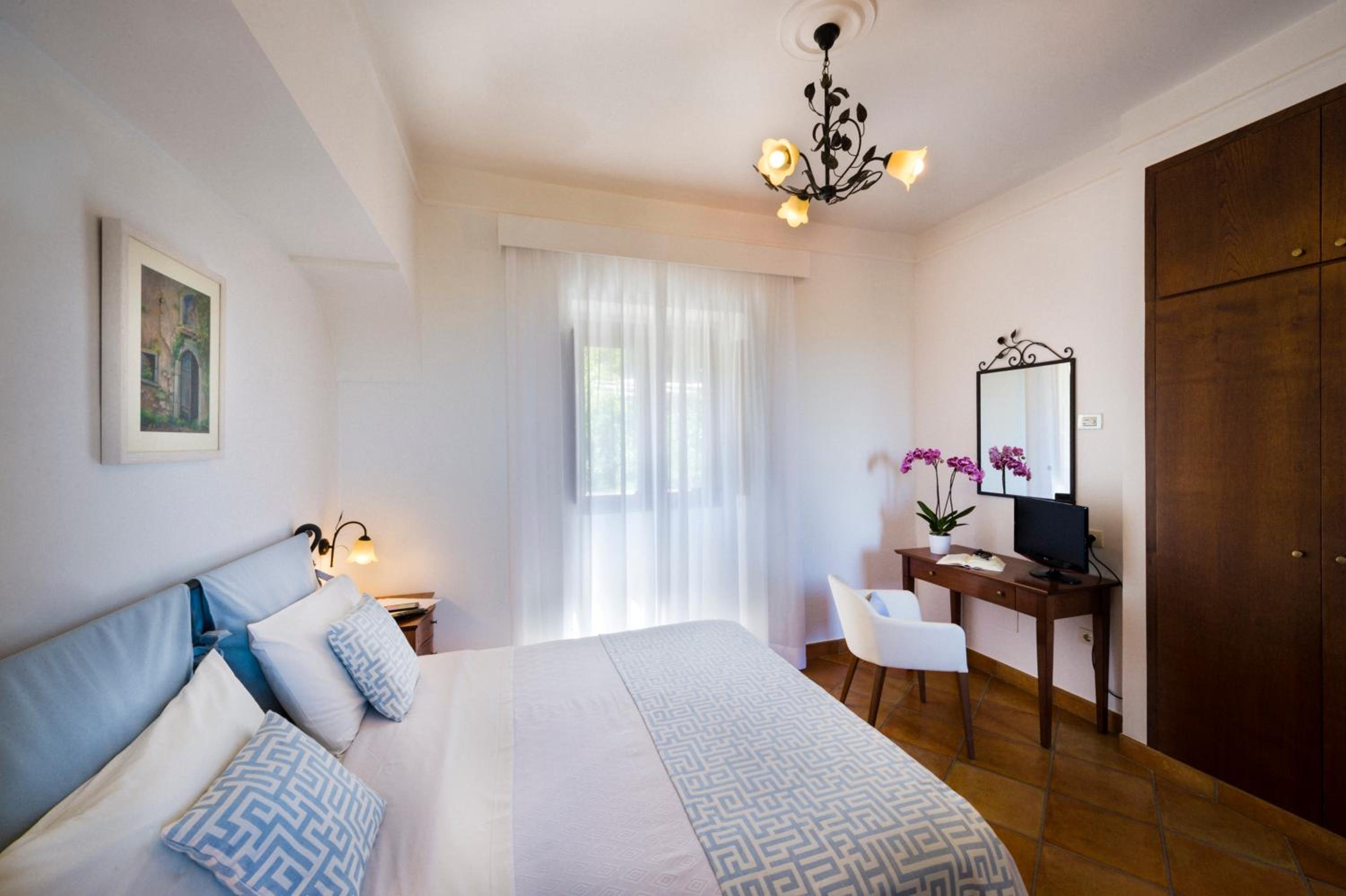 Double Room - Photo 3