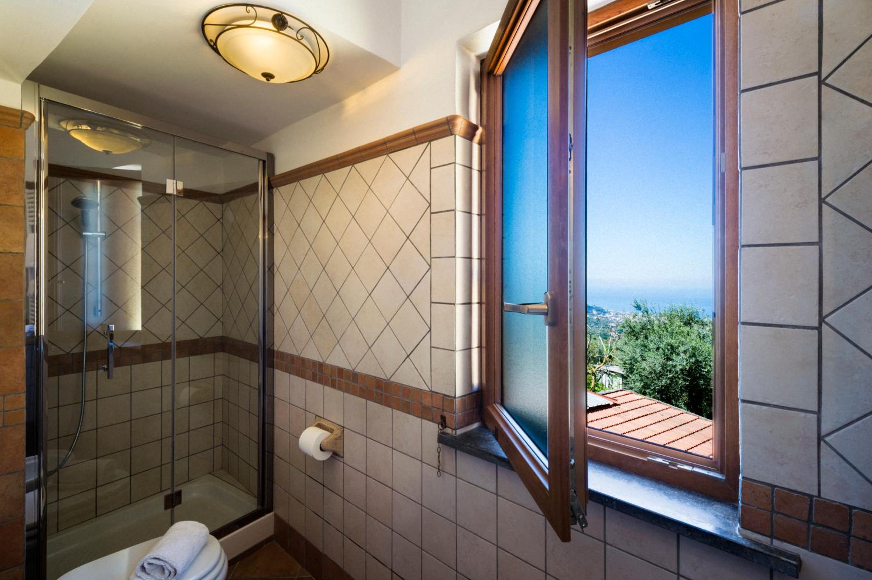 Double Room - Photo 8