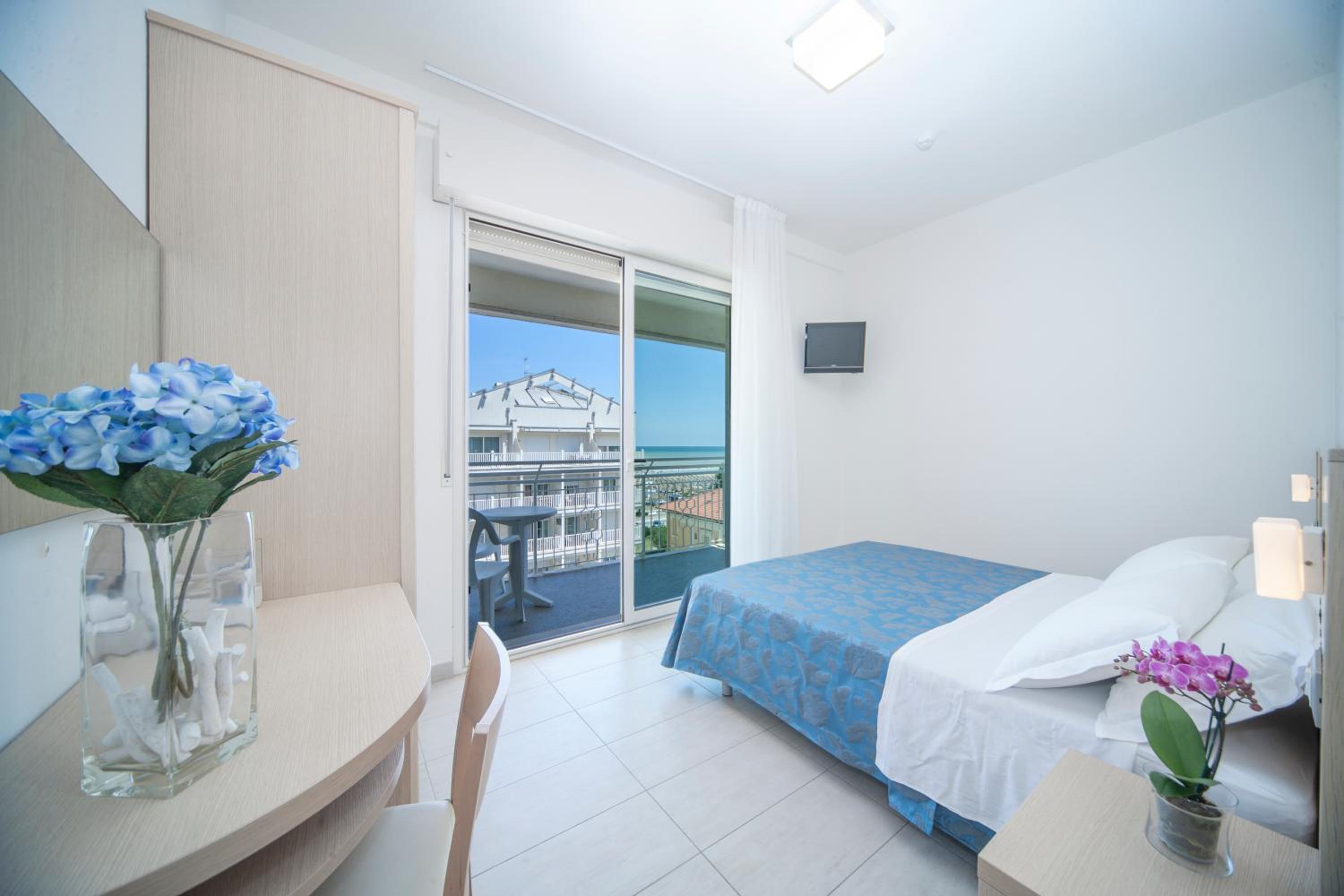 Double Room with Balcony and Sea View