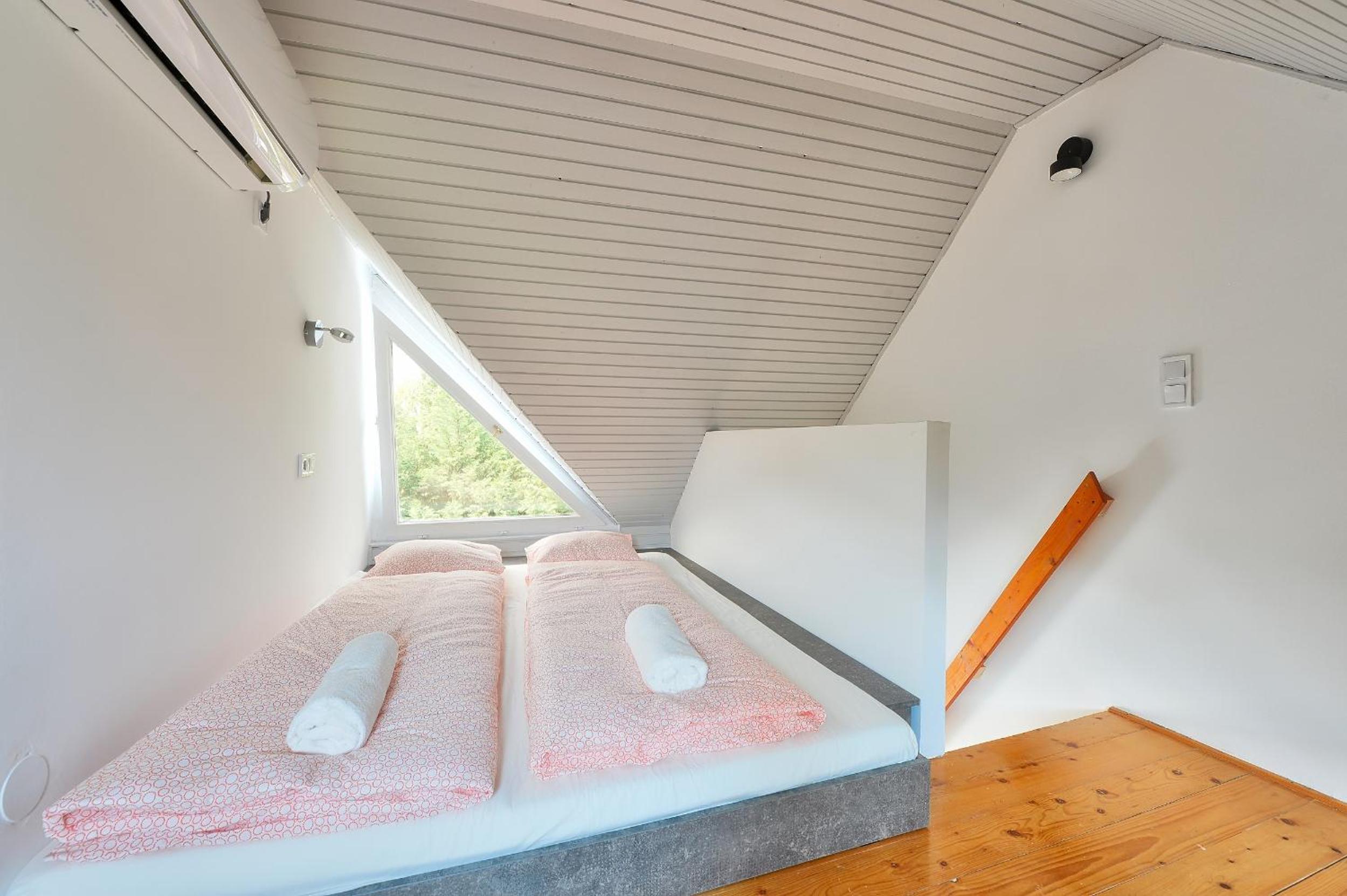 Studio Apartment with Balcony - Split Level photo 2