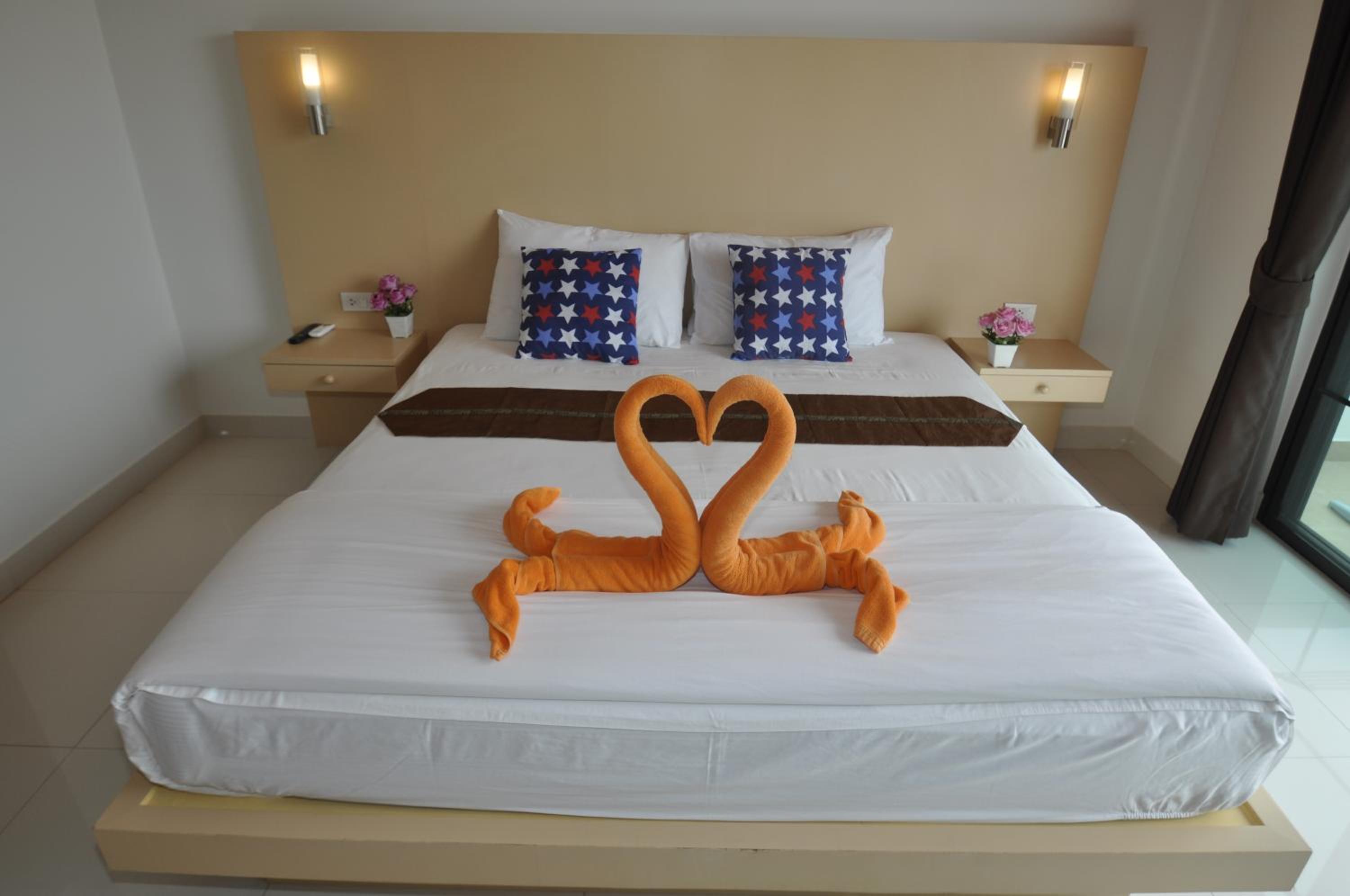 Deluxe Apartment - Monthly Rate photo 2