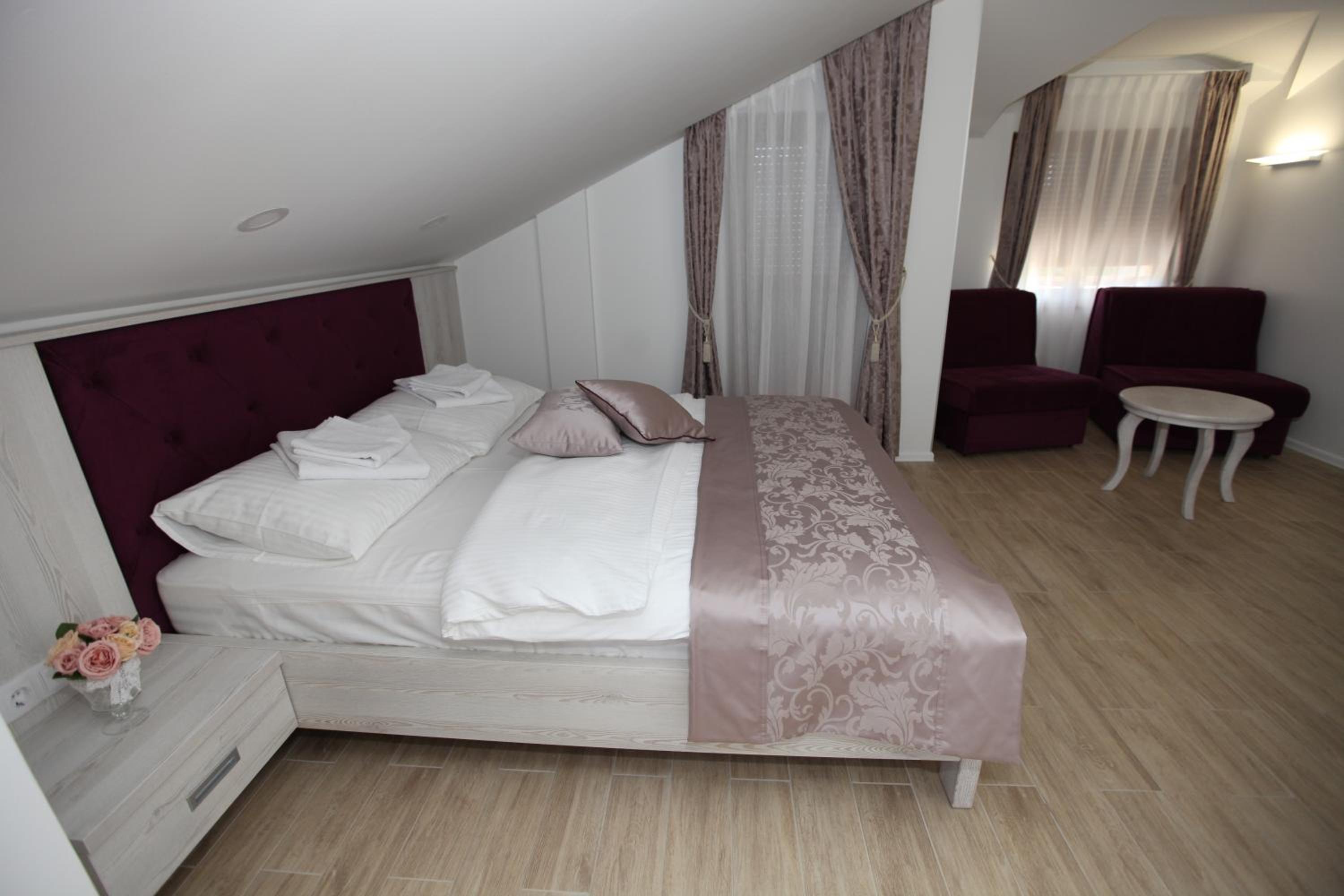 Deluxe Family Room photo 1