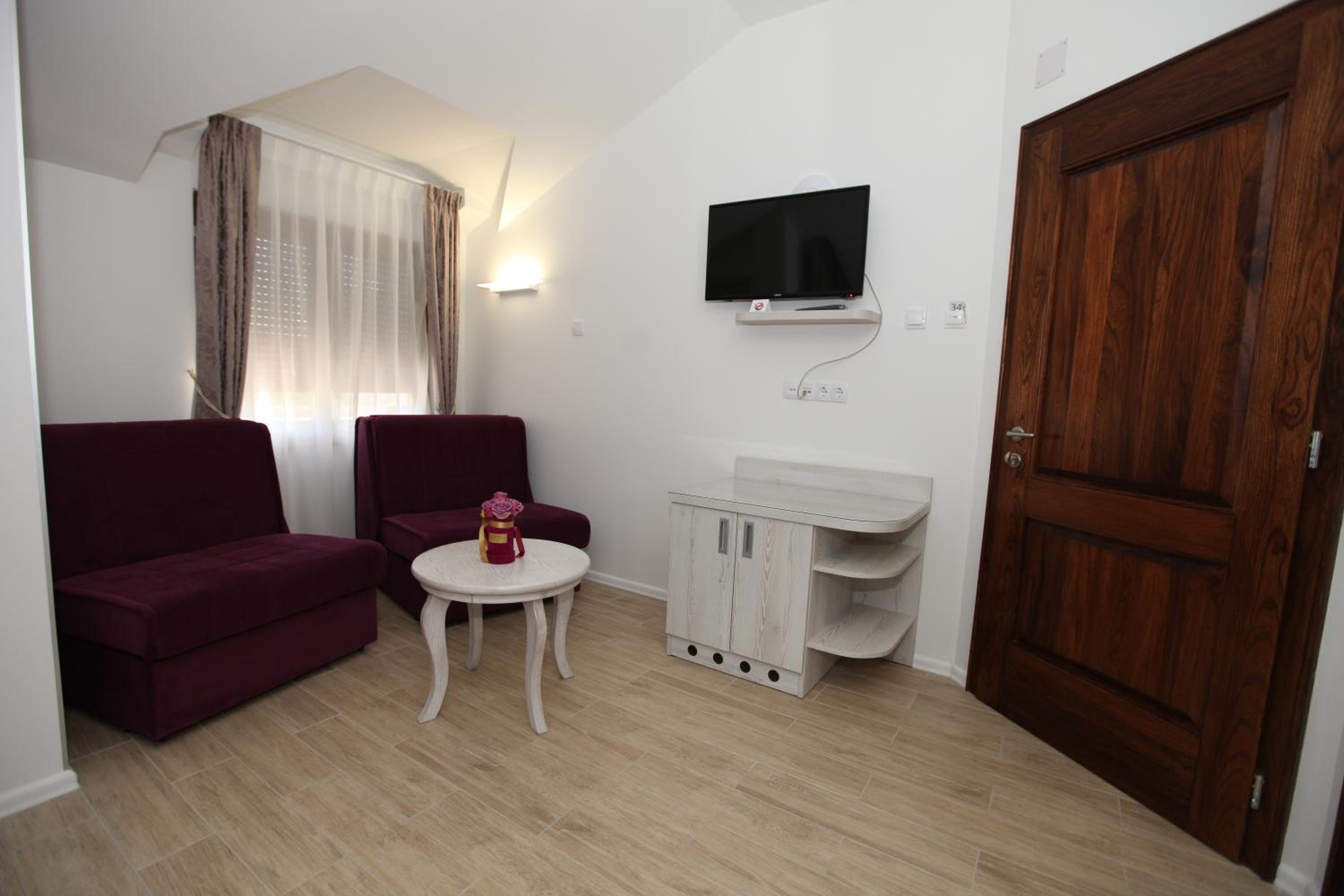Deluxe Family Room photo 3