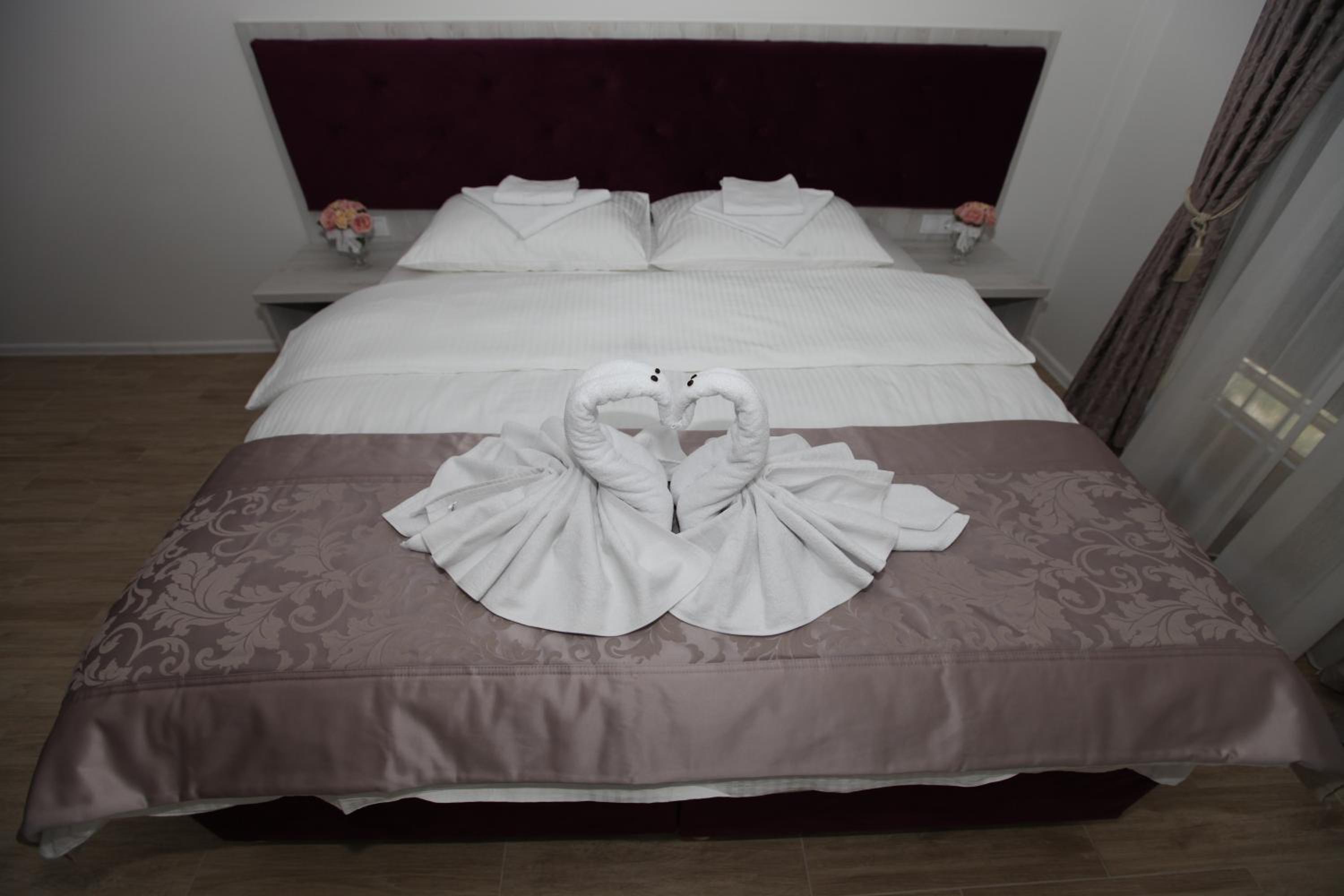 Deluxe Double Room - Photo 17